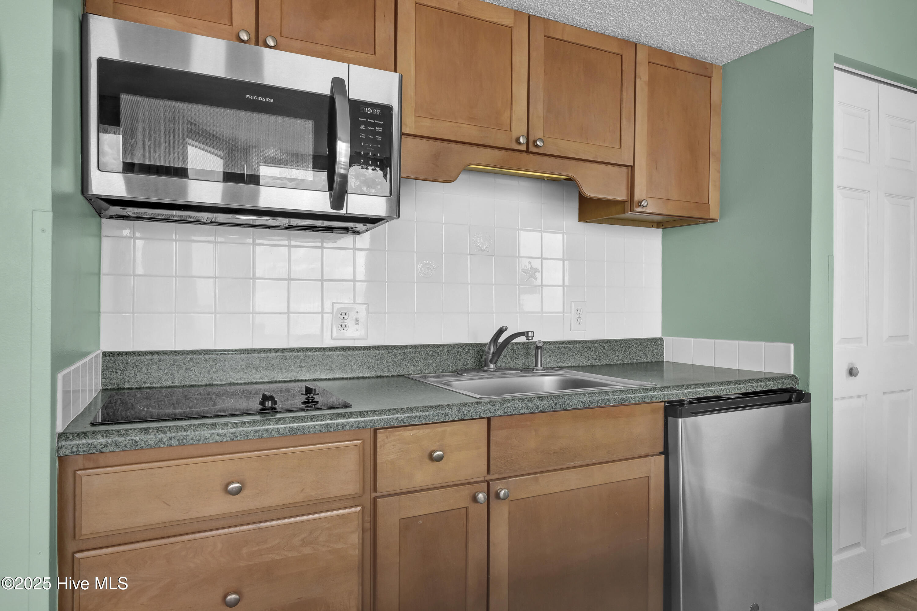 100530116 | Photo 14