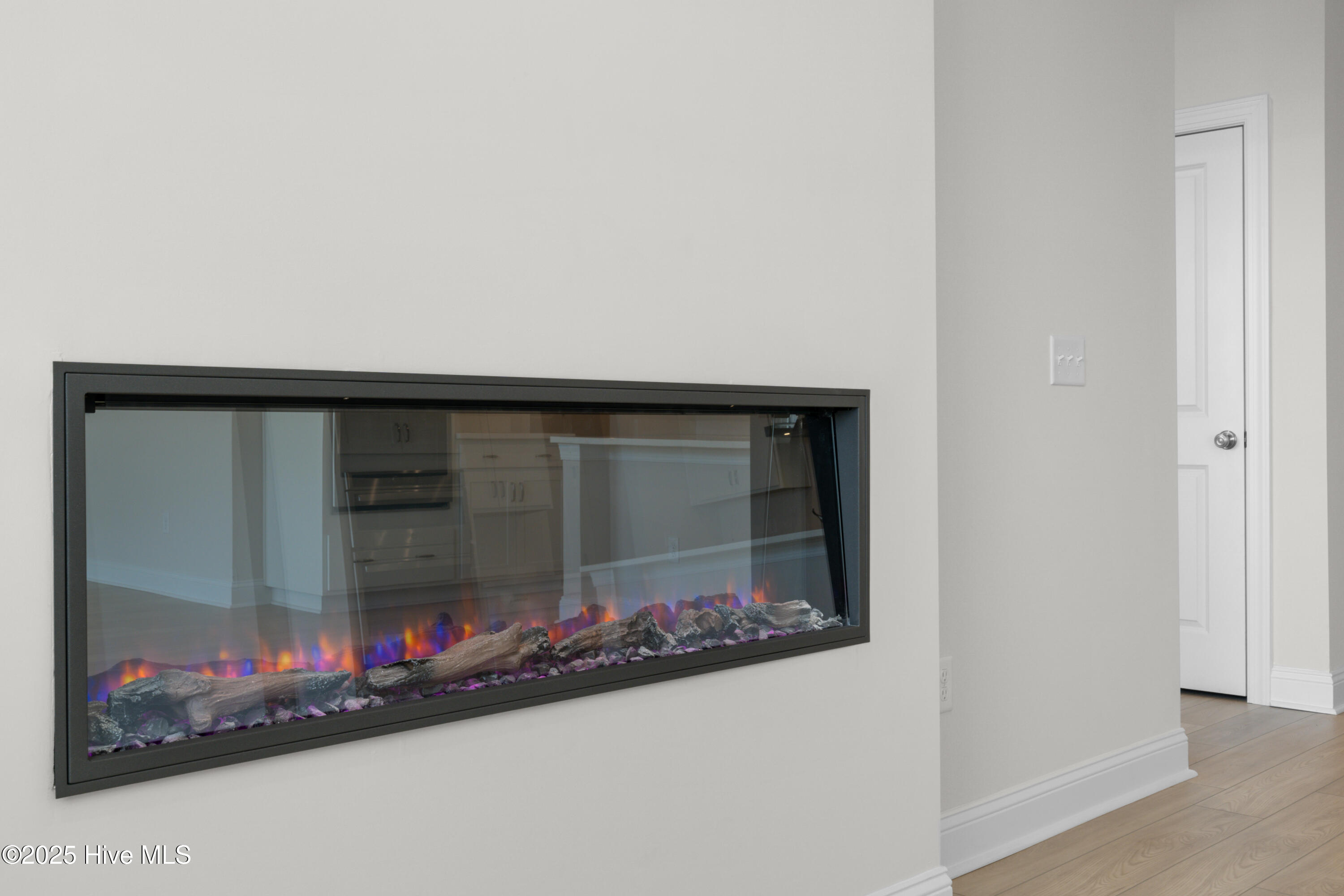 100565958 | Photo 25