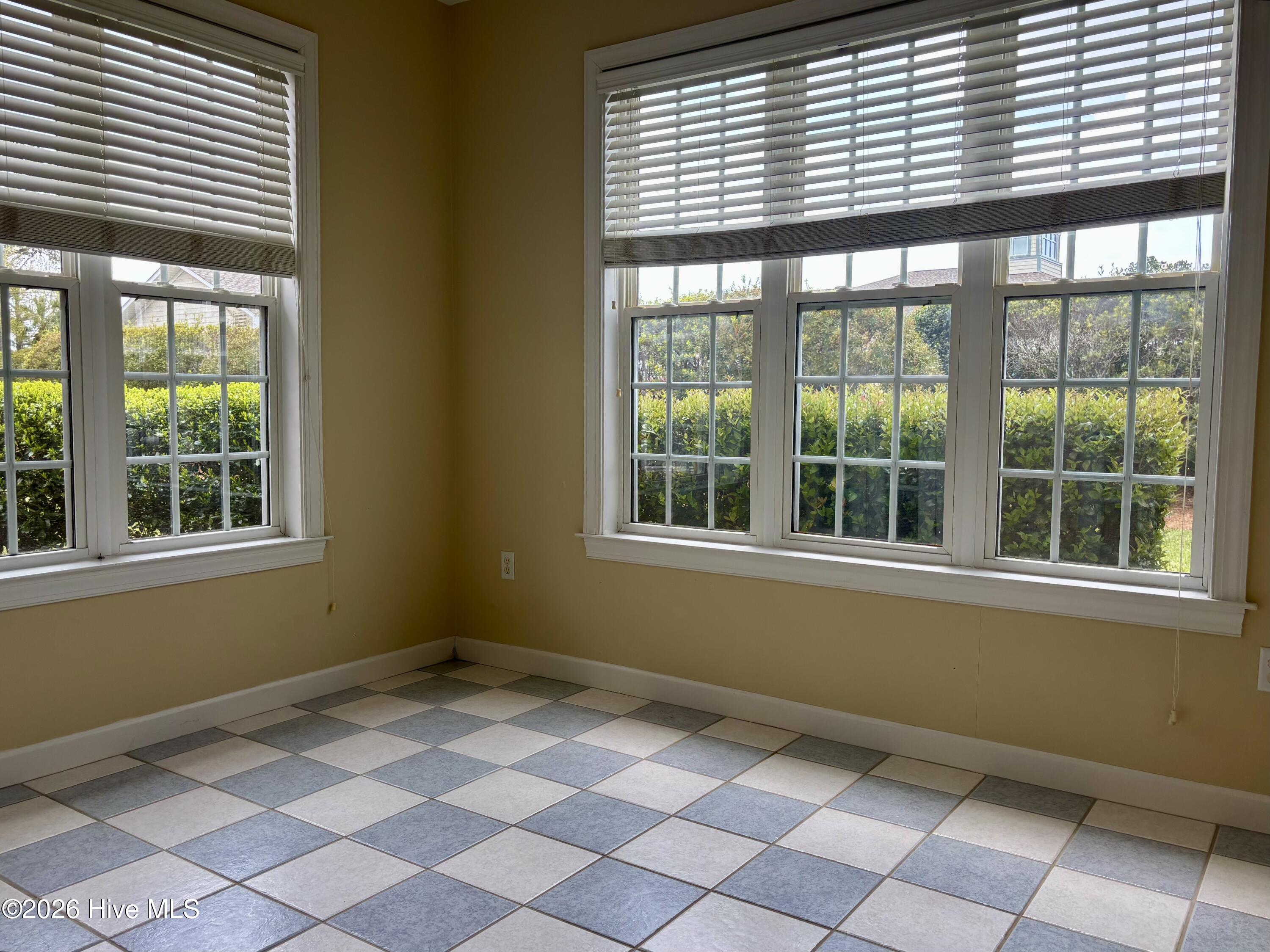 100548905 | Photo 14