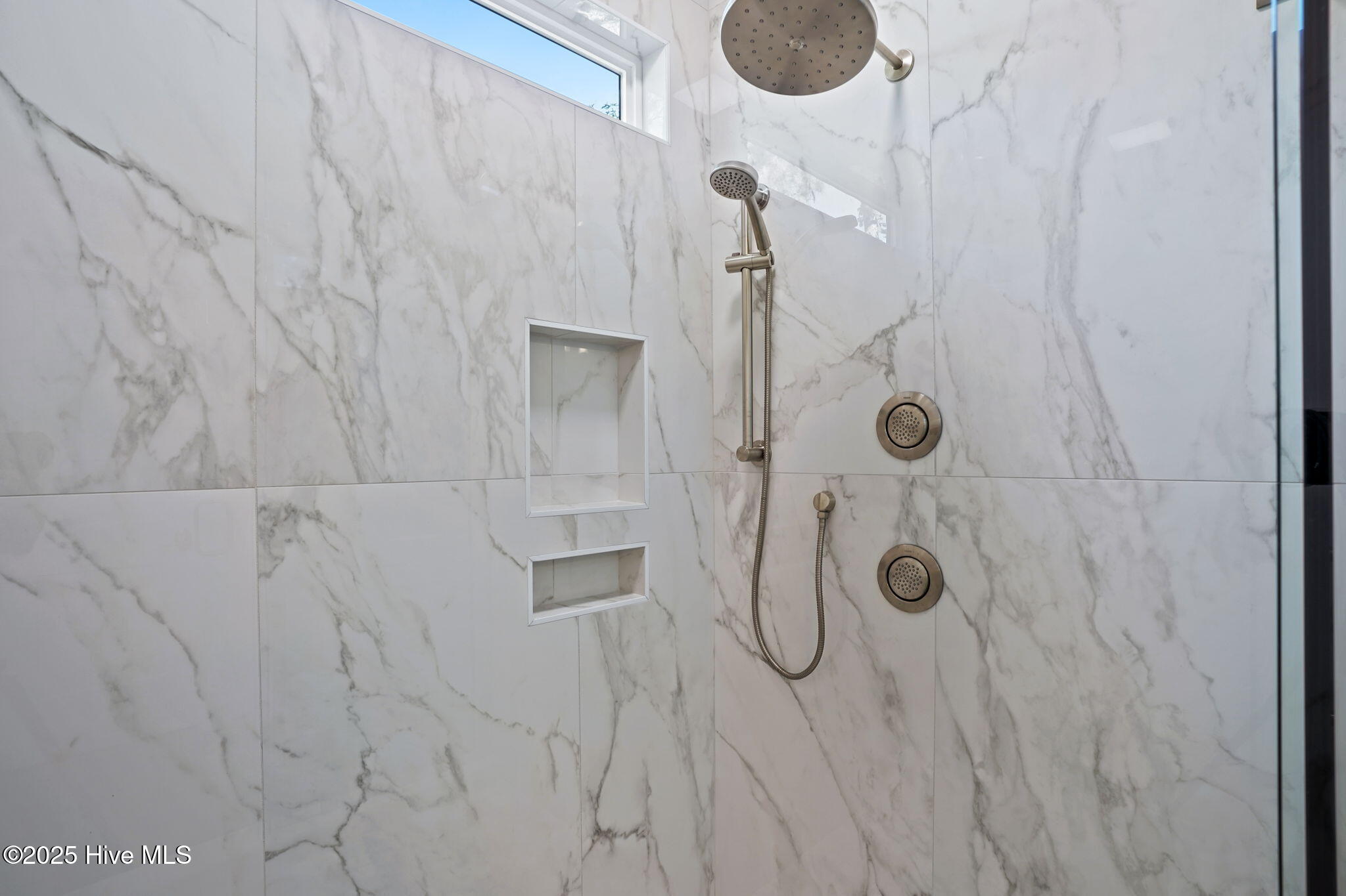 100535122 | Photo 10