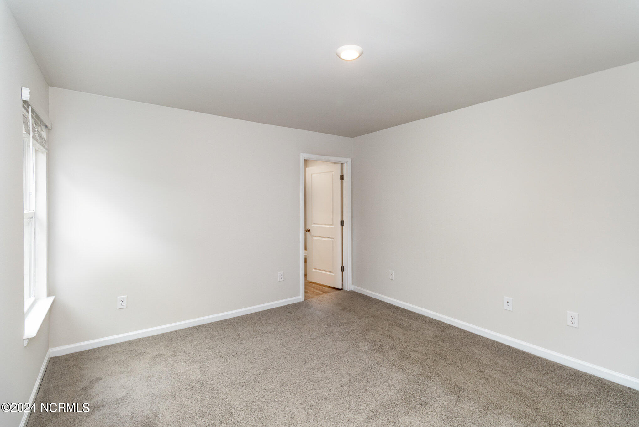 100548926 | Photo 20