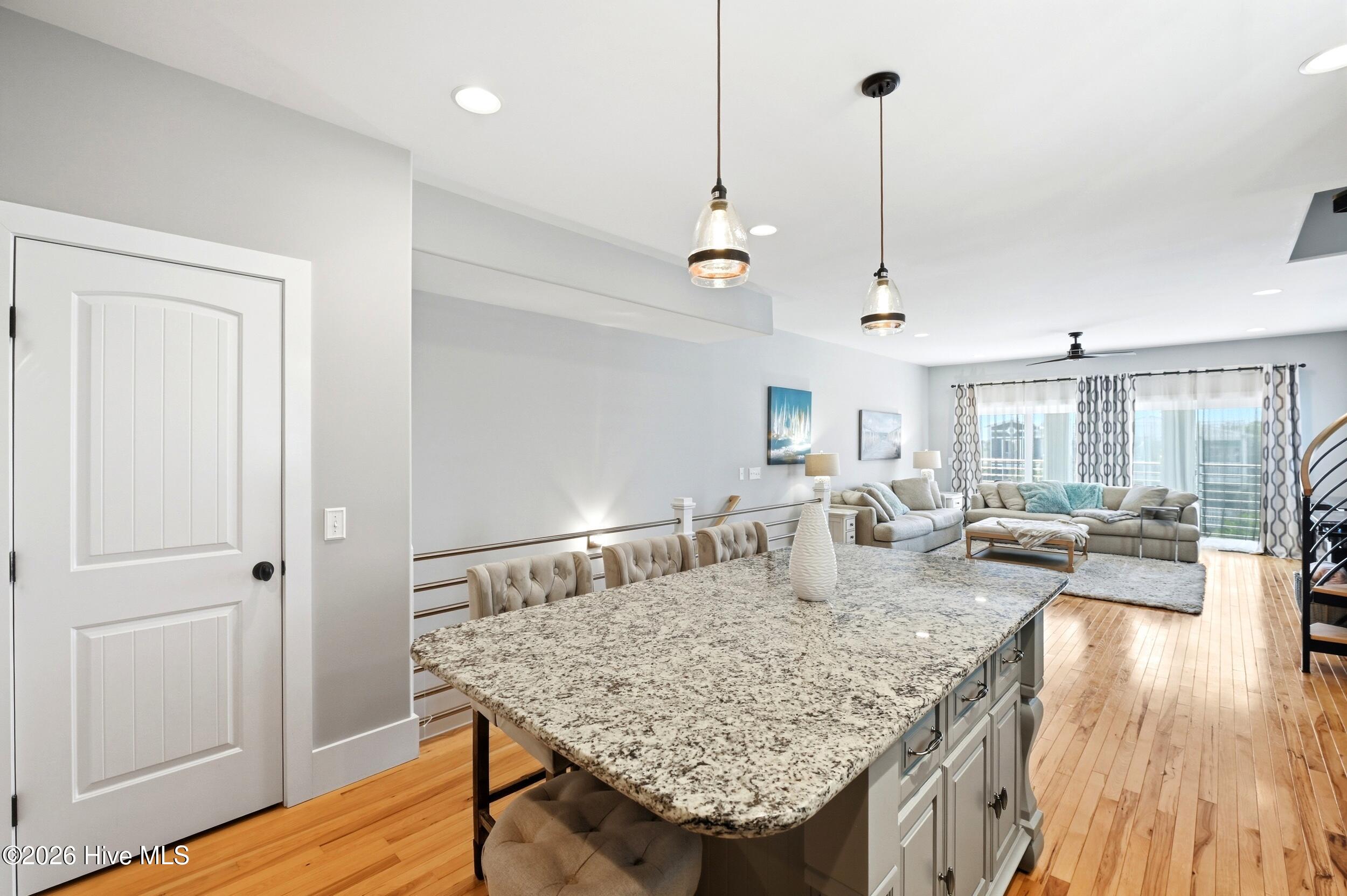 100568408 | Photo 11