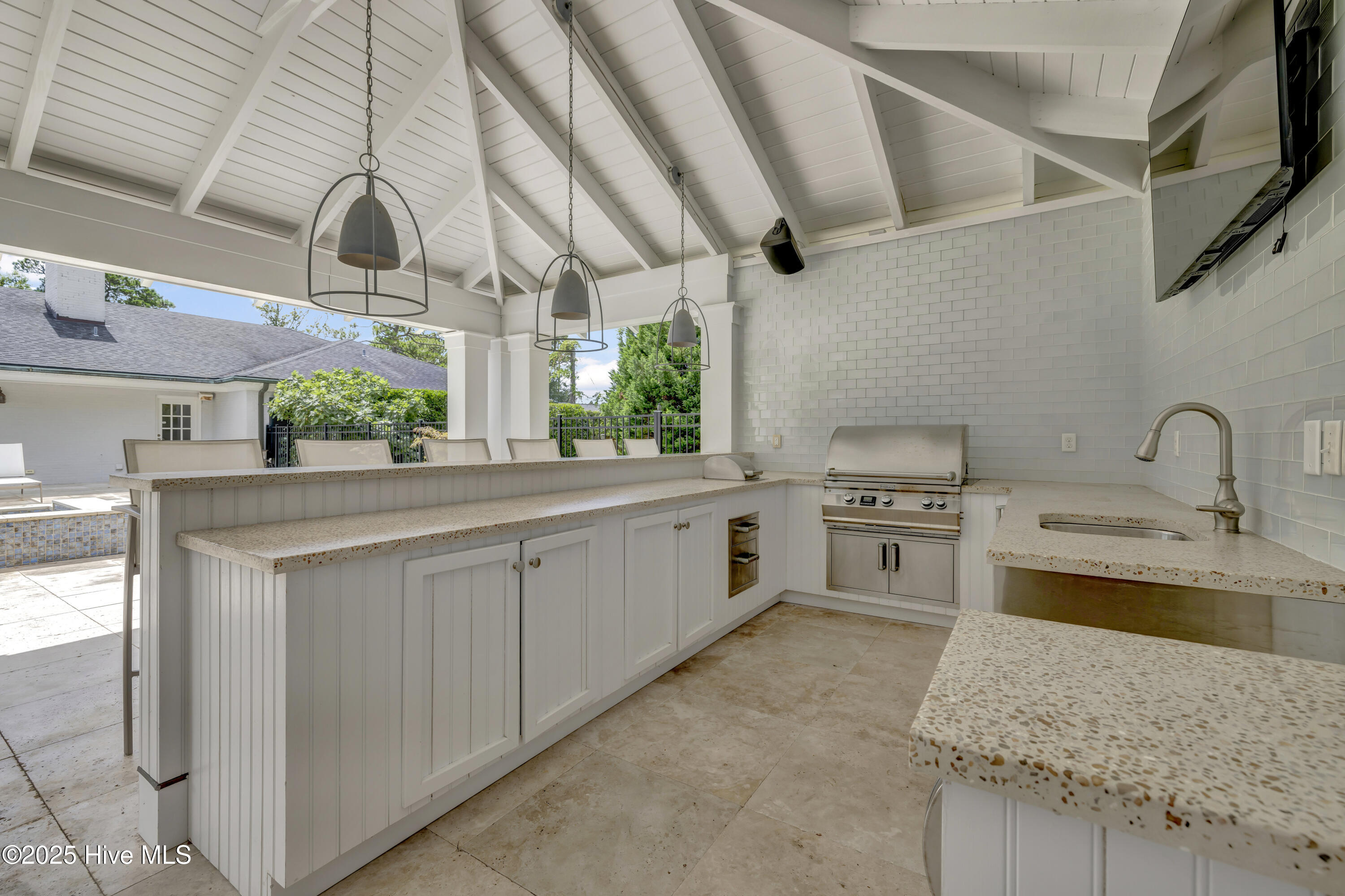 100519719 | Photo 45