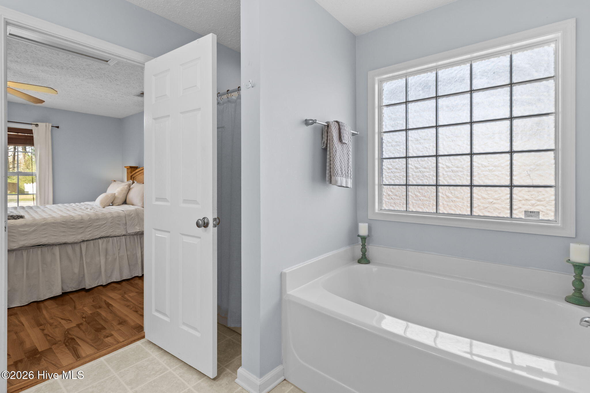 100561998 | Photo 21