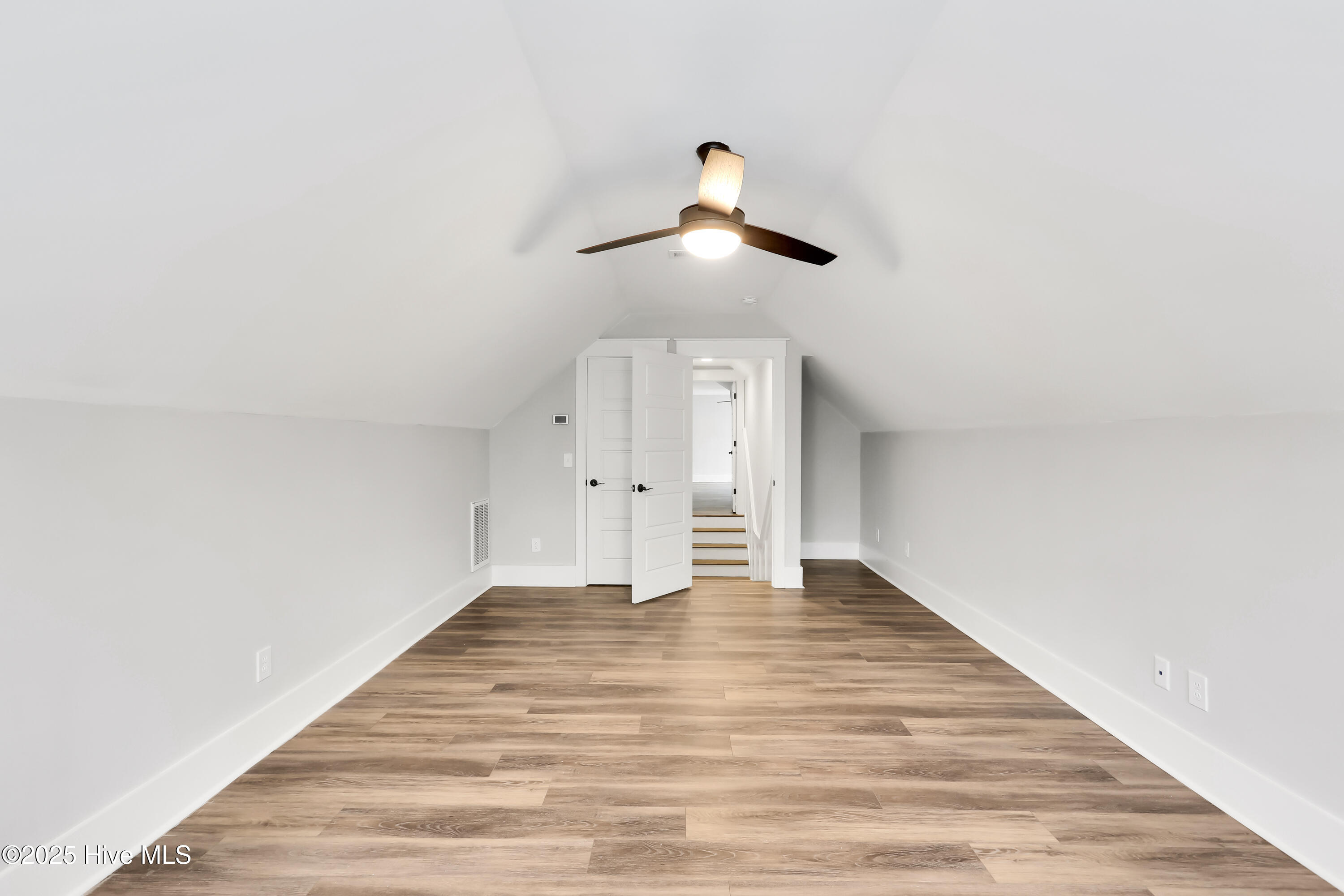 100544245 | Photo 38