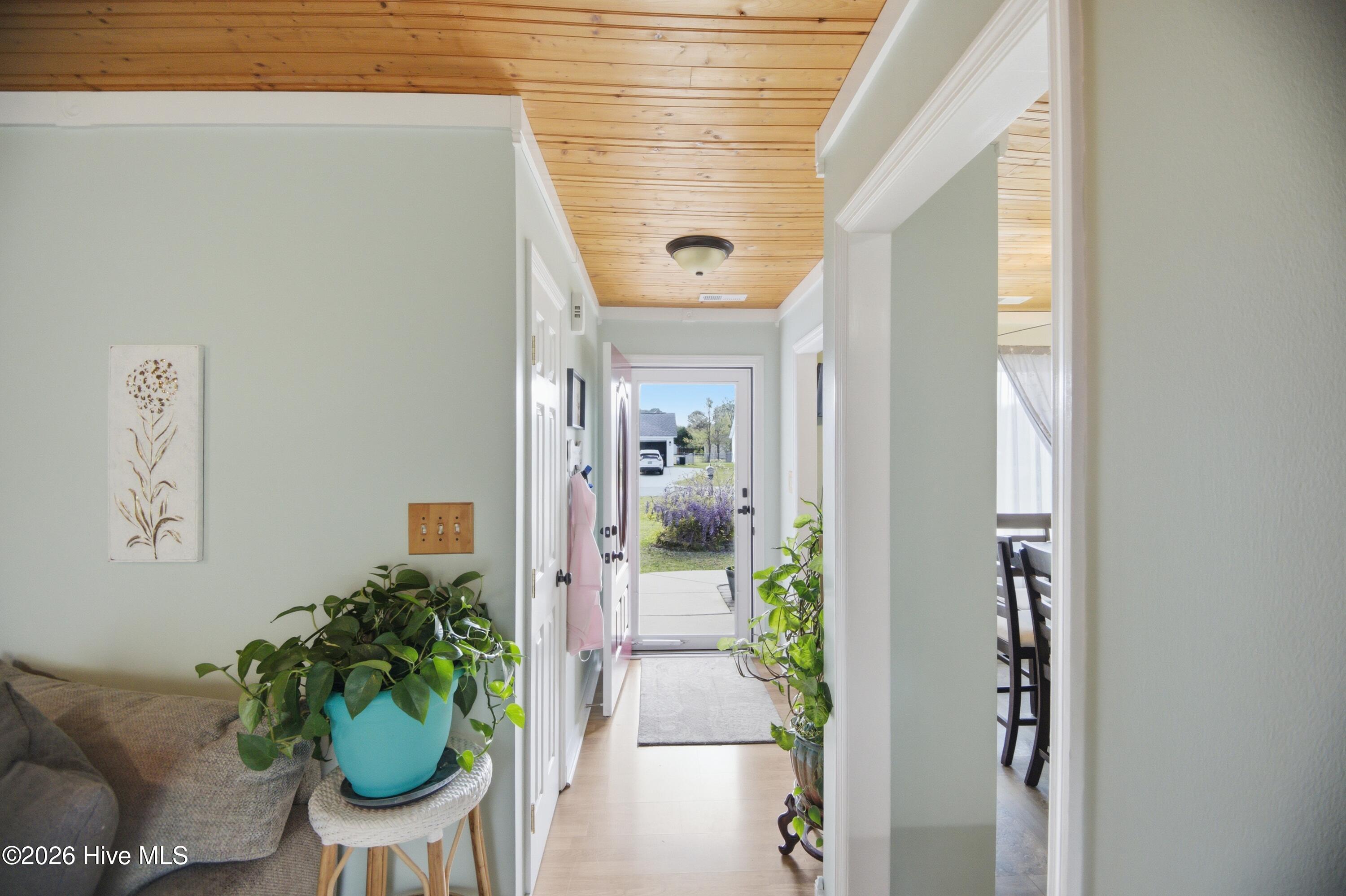 100565180 | Photo 10