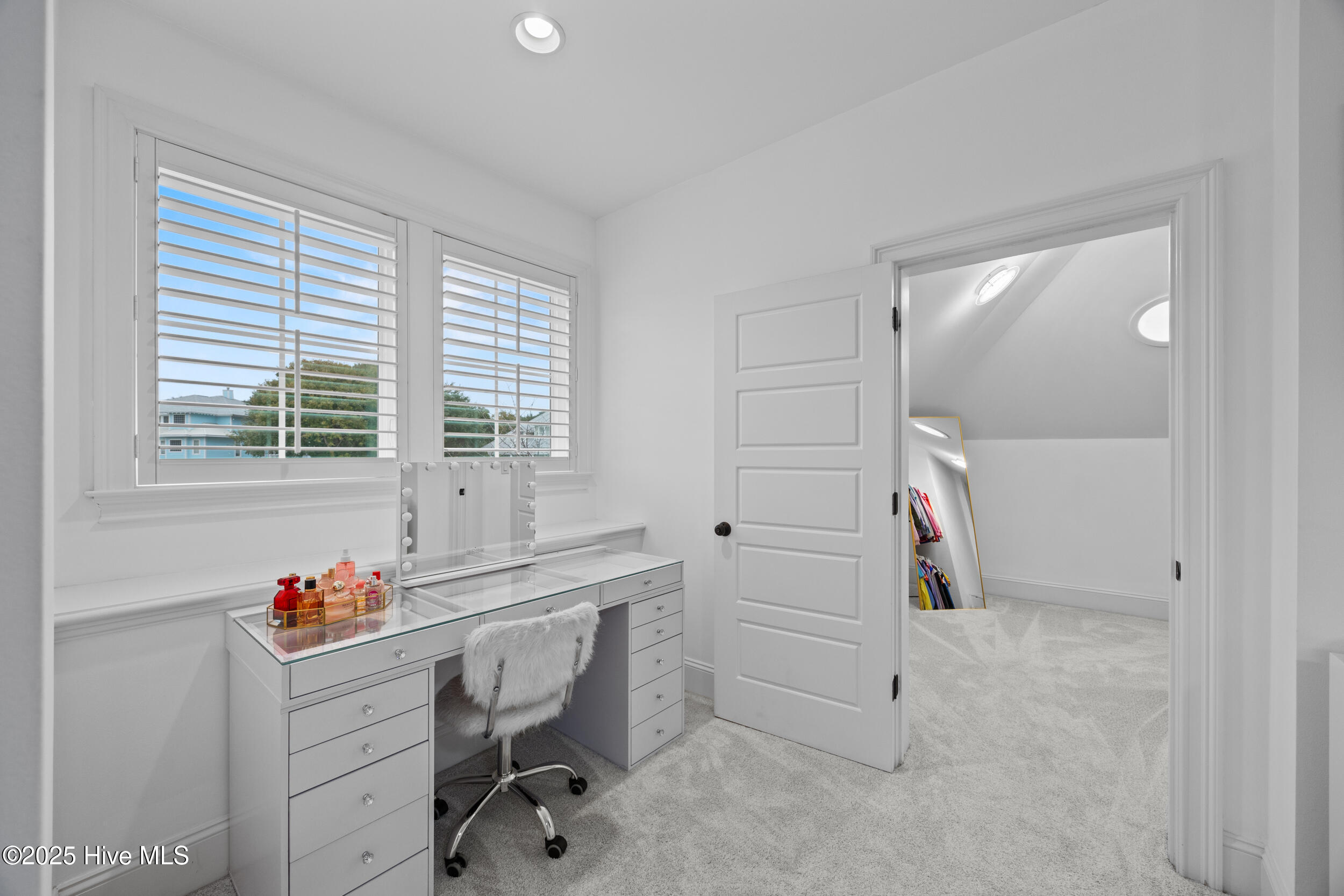 100570509 | Photo 57