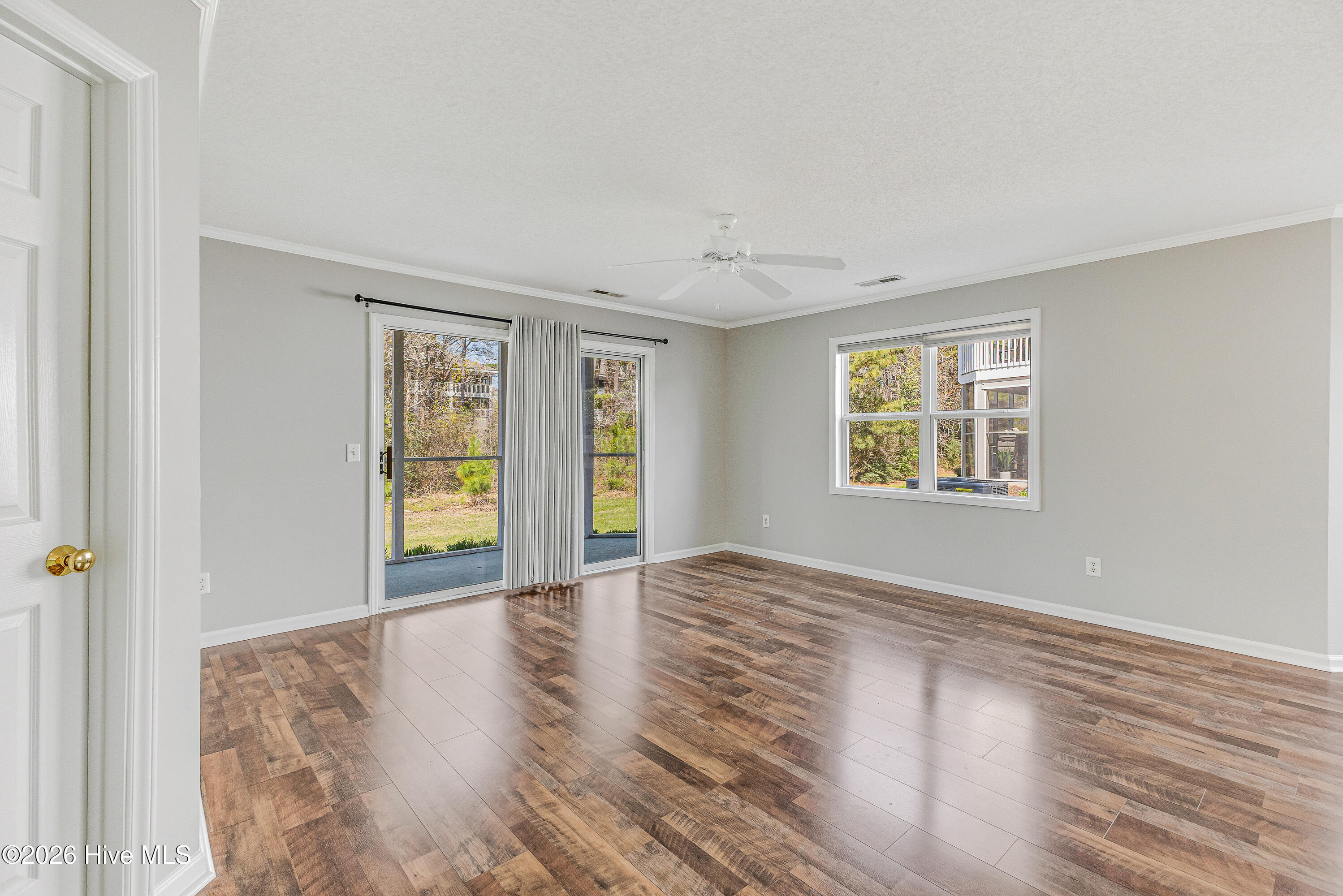 100562501 | Photo 22