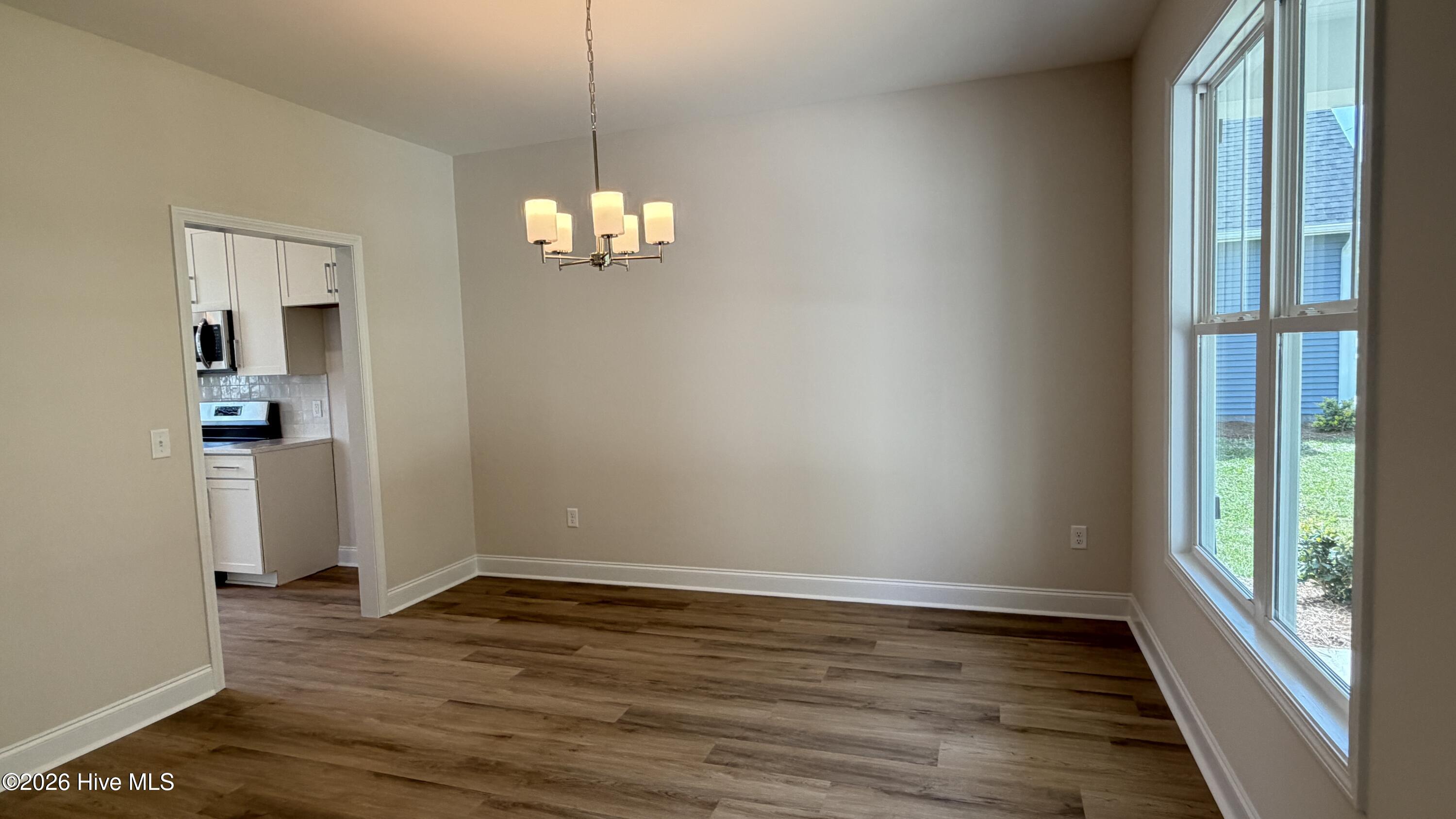 100548054 | Photo 12