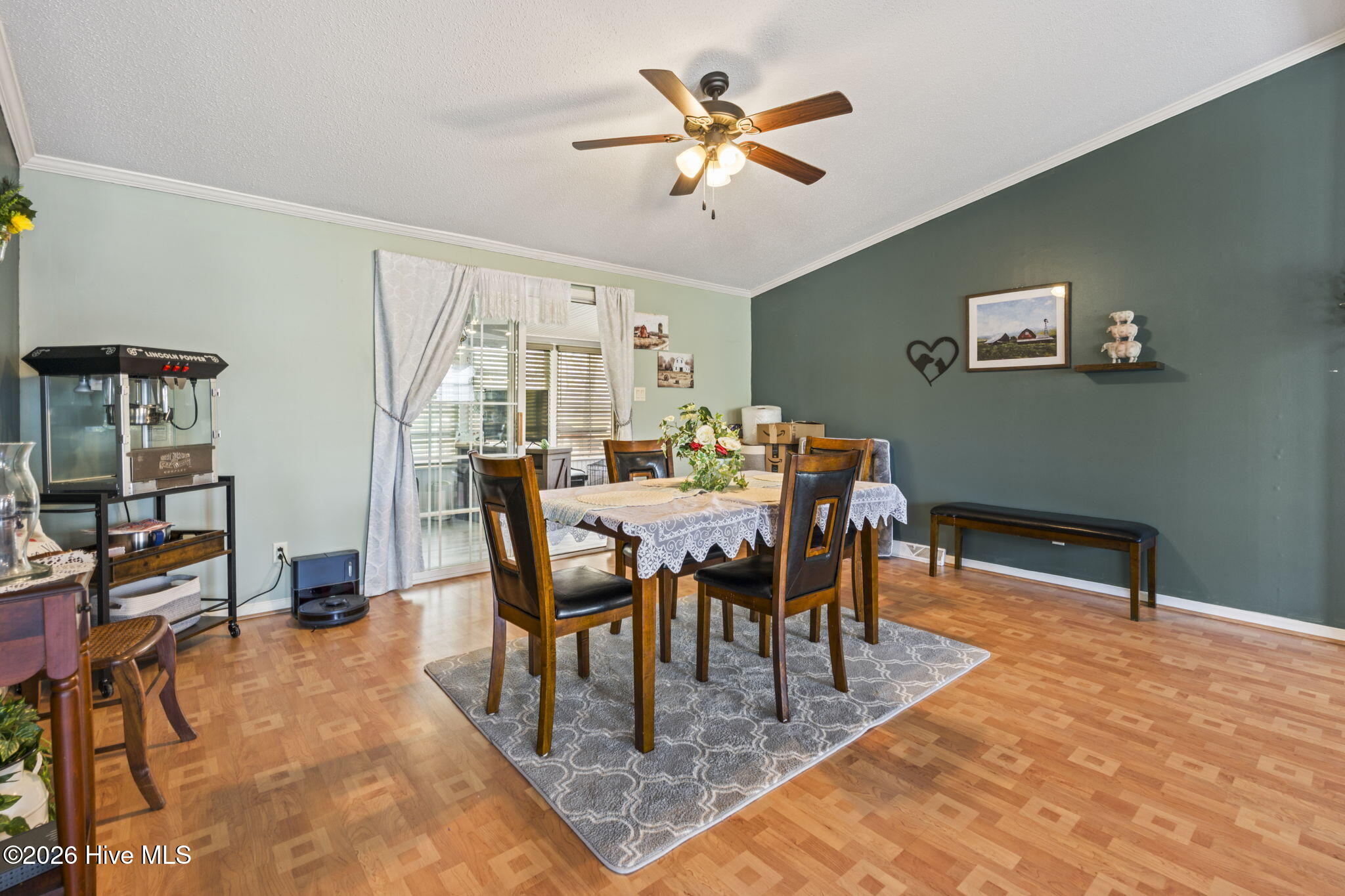 100563458 | Photo 15