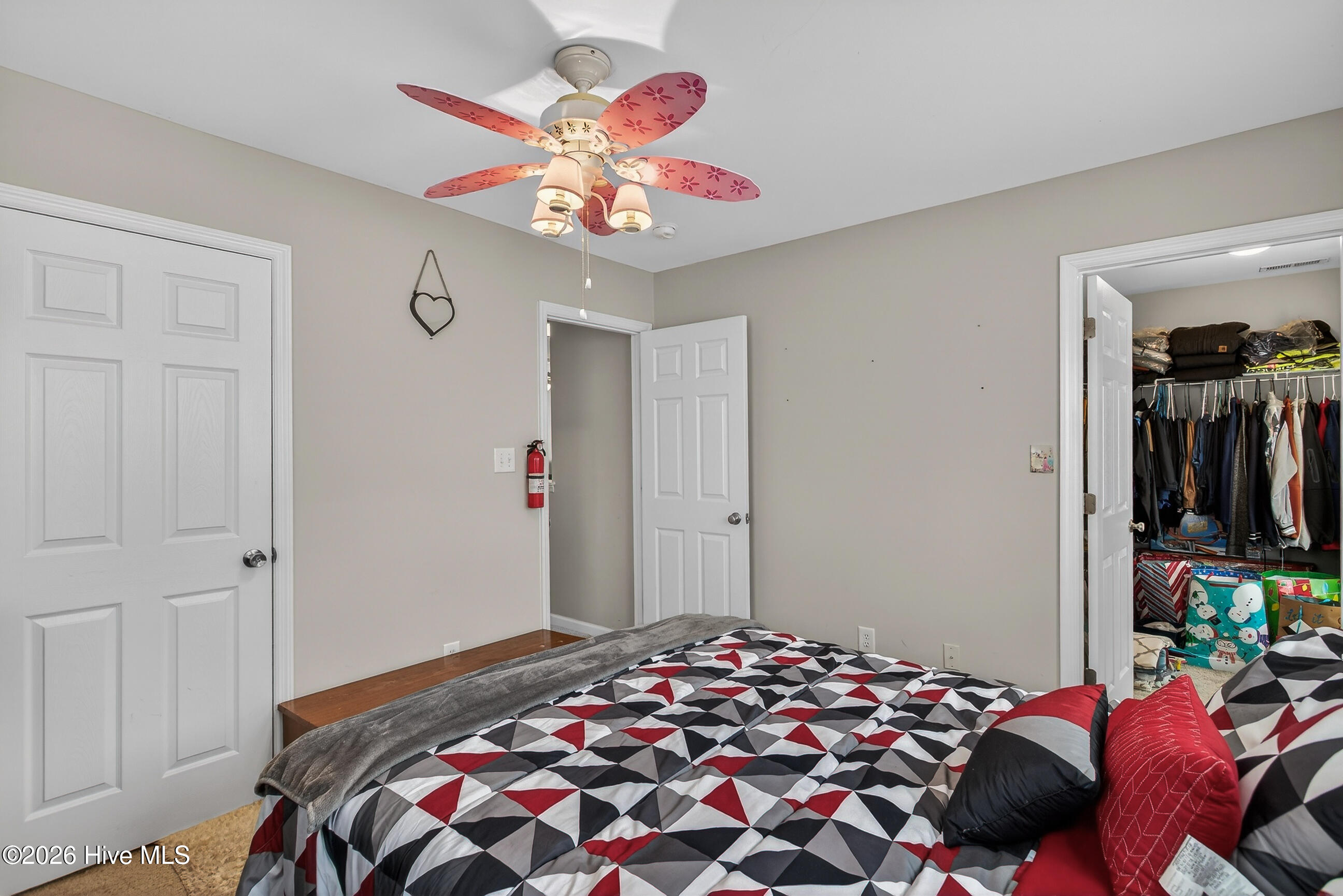 100557000 | Photo 28