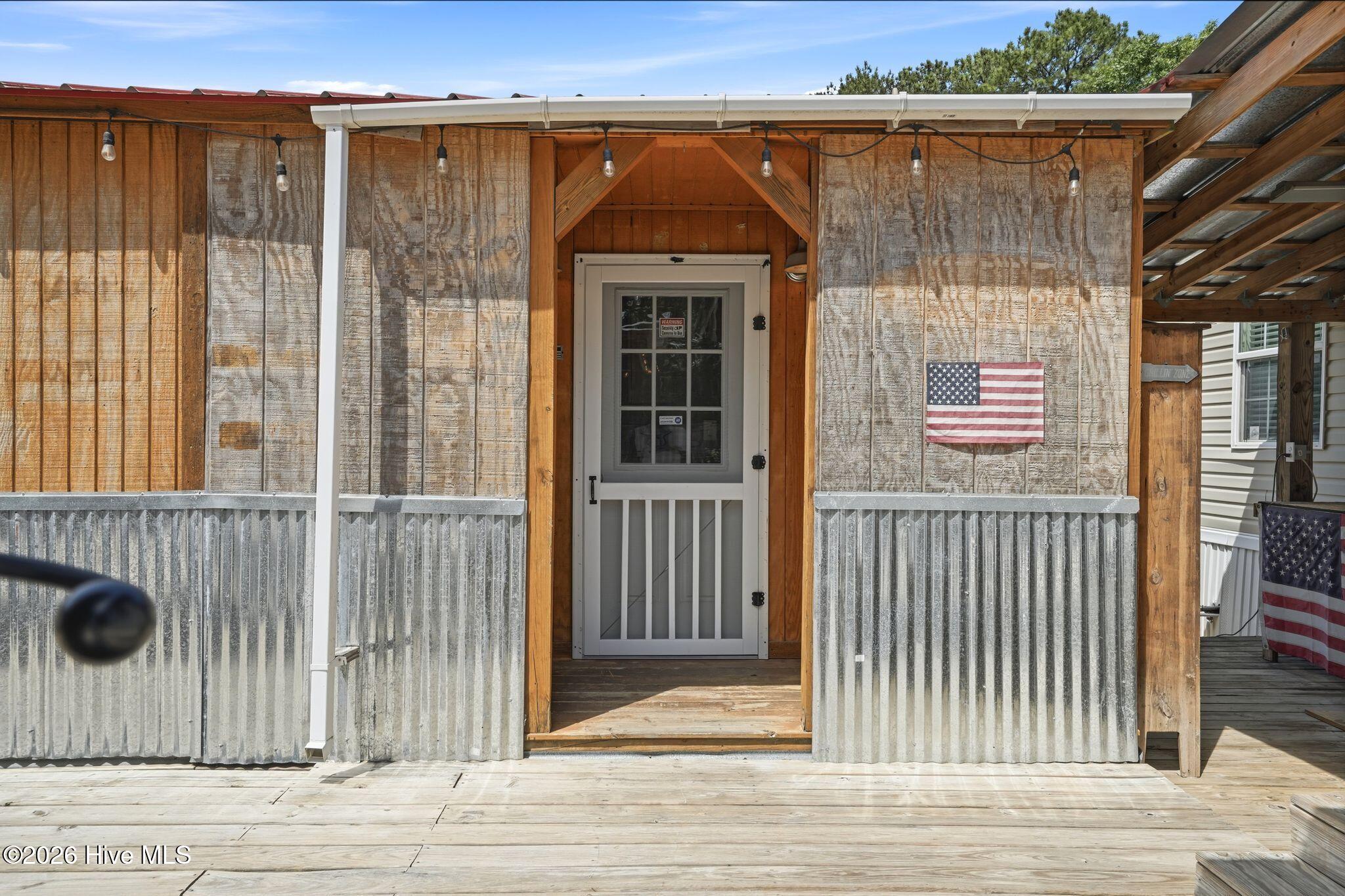 100570161 | Photo 36