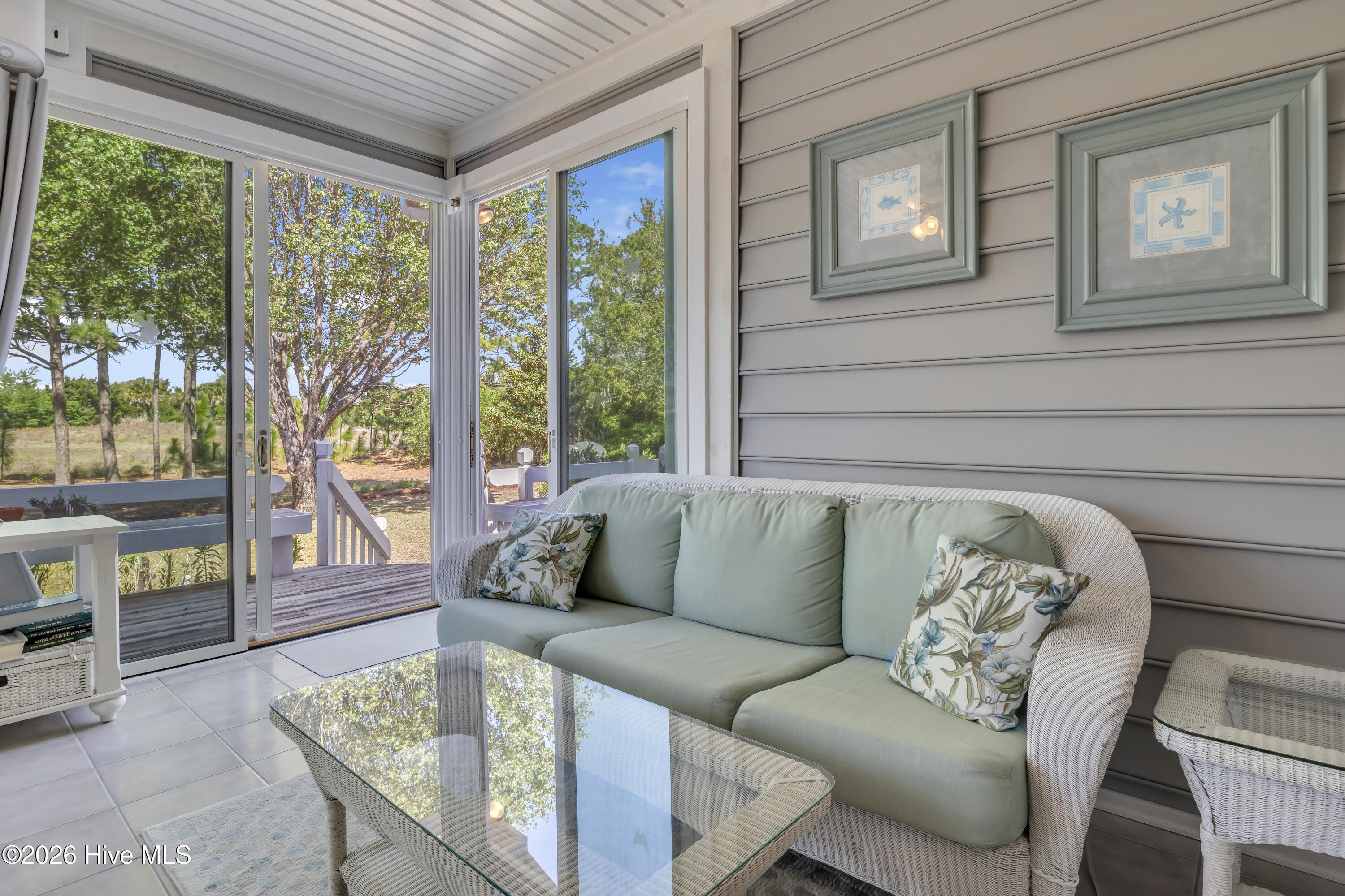 100566160 | Photo 37