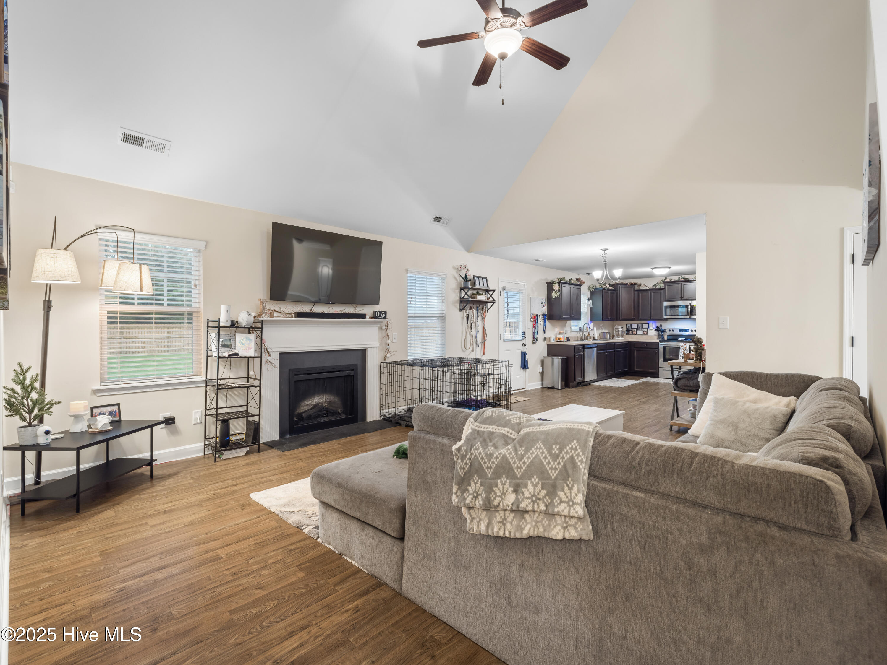 100512056 | Photo 18