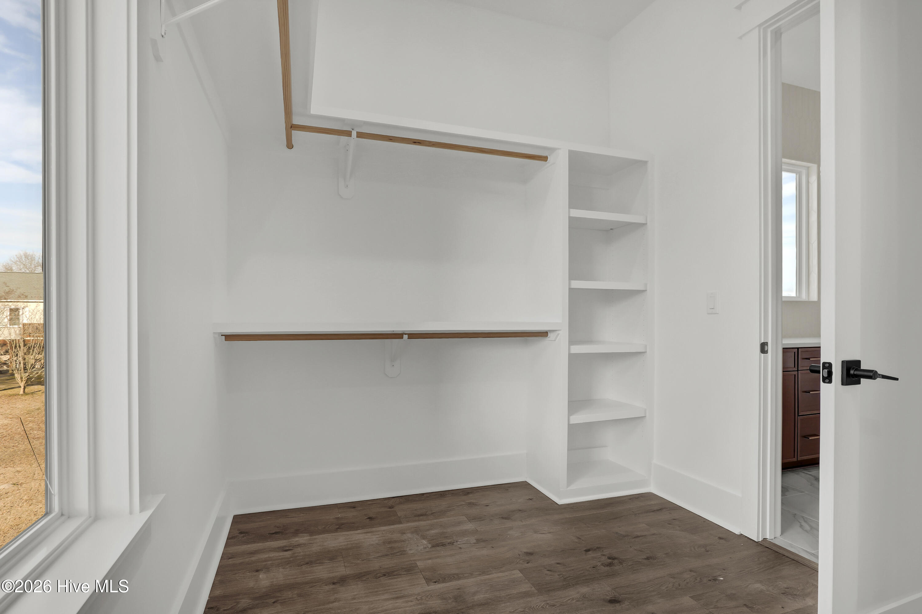 100556414 | Photo 33