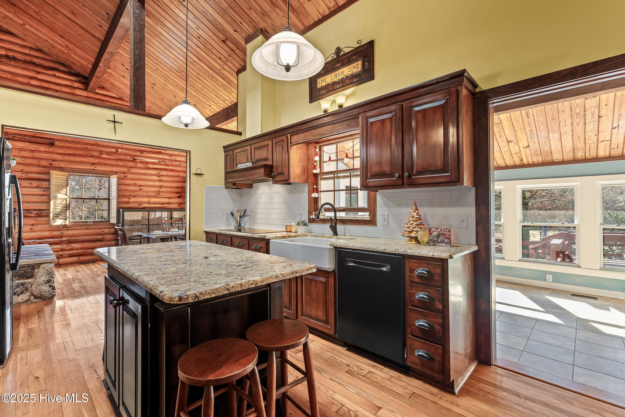 100544846 | Photo 12