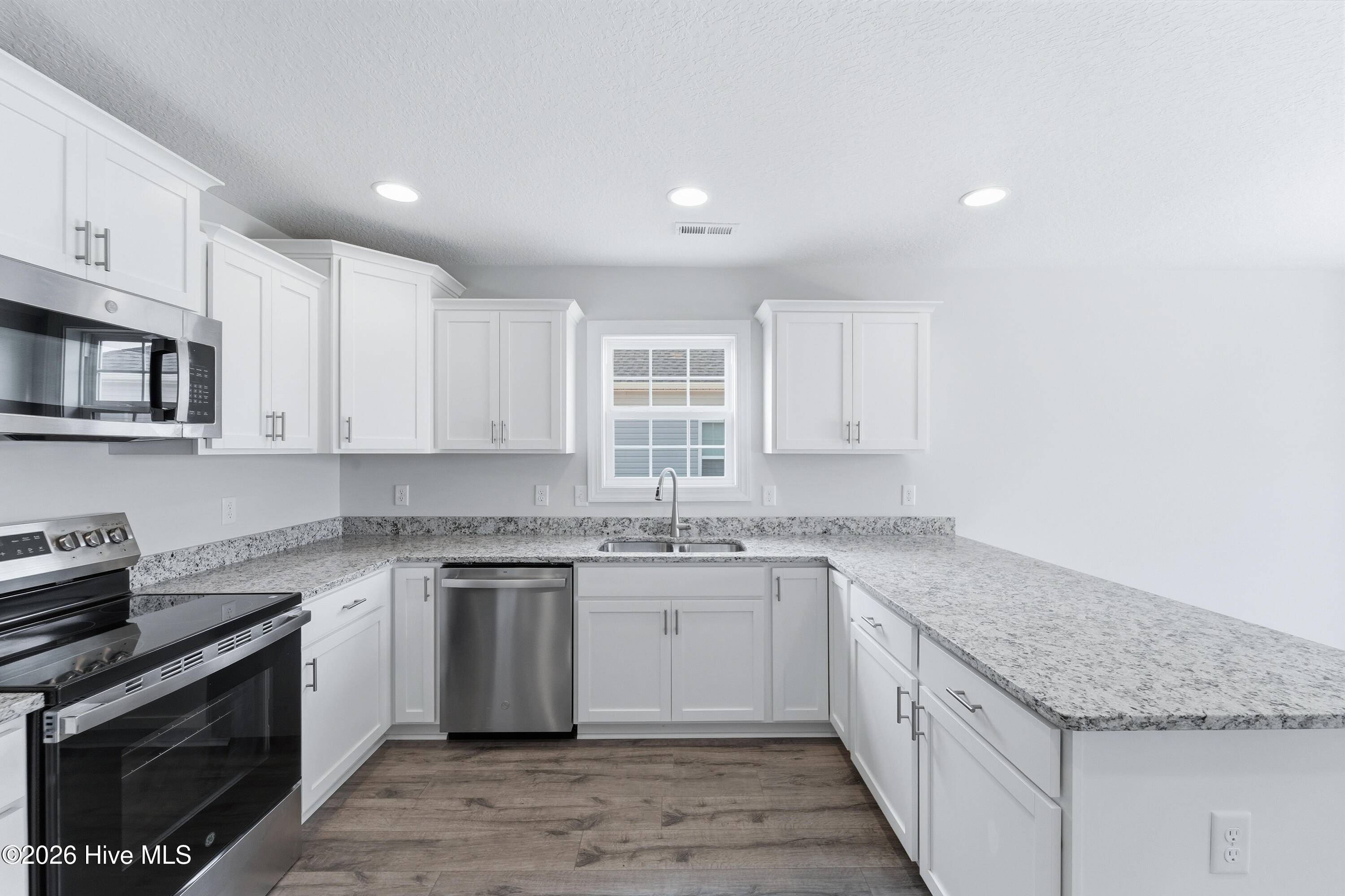 100530741 | Photo 13