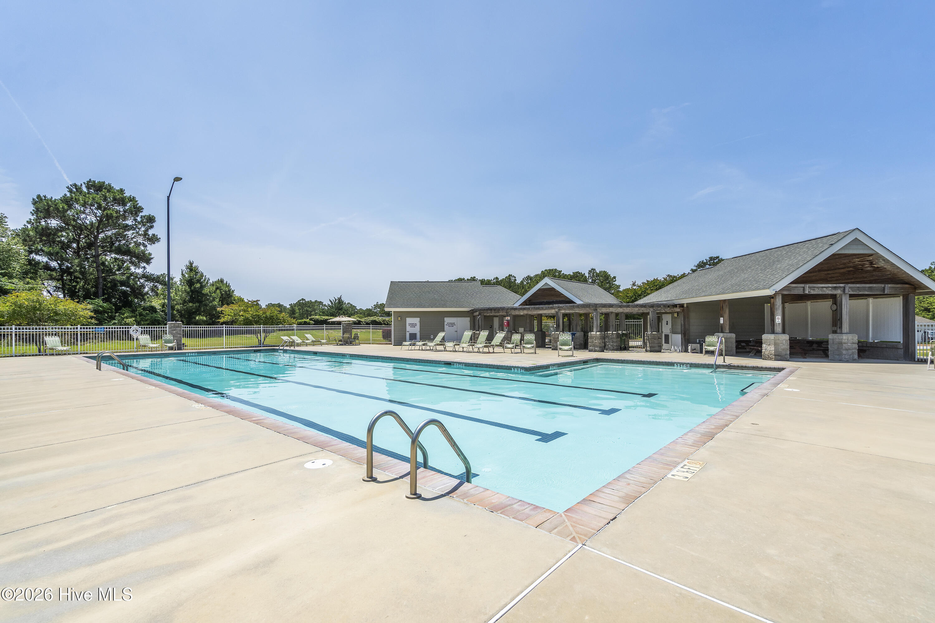 100562110 | Photo 122