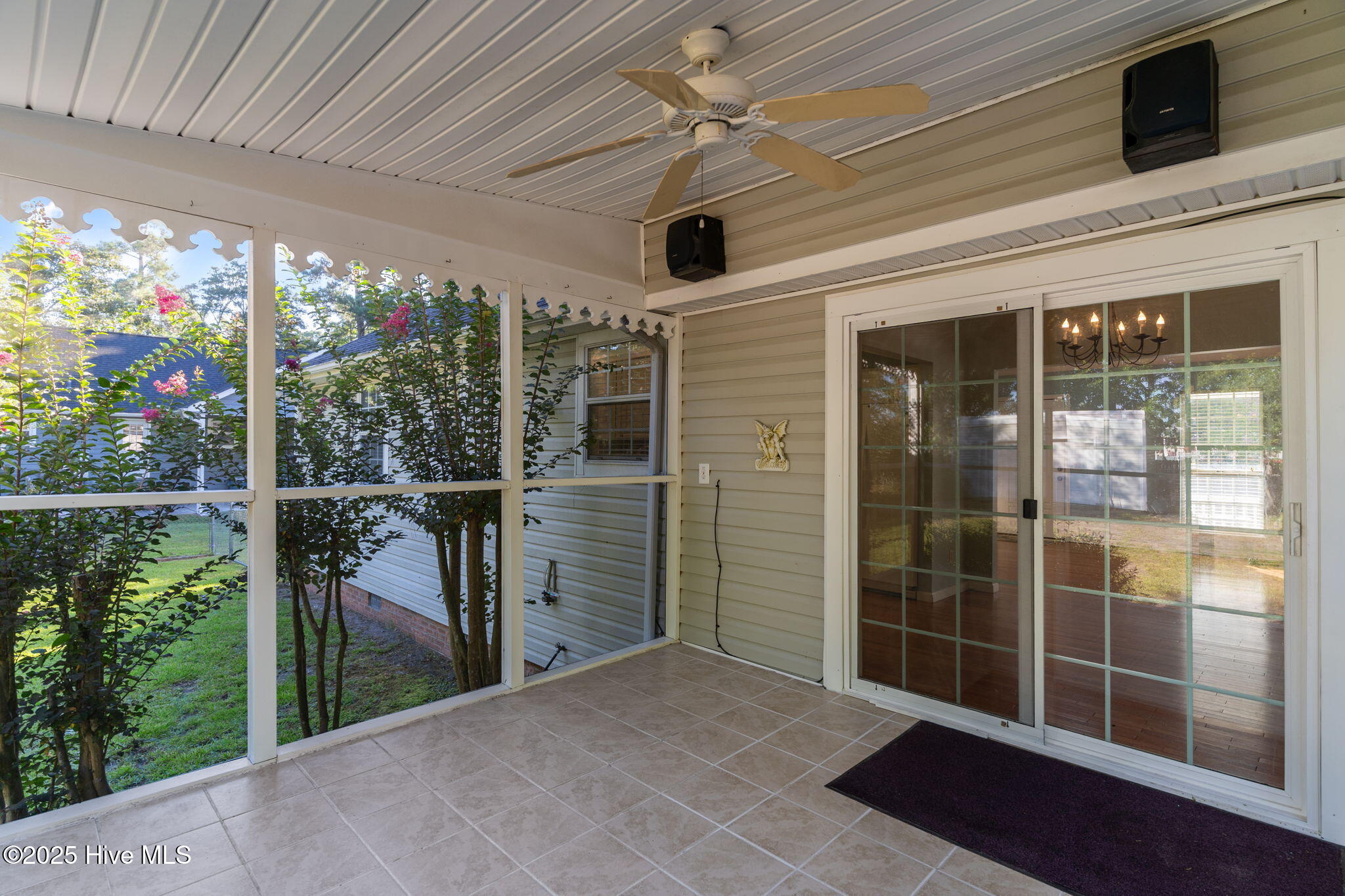 100527660 | Photo 35