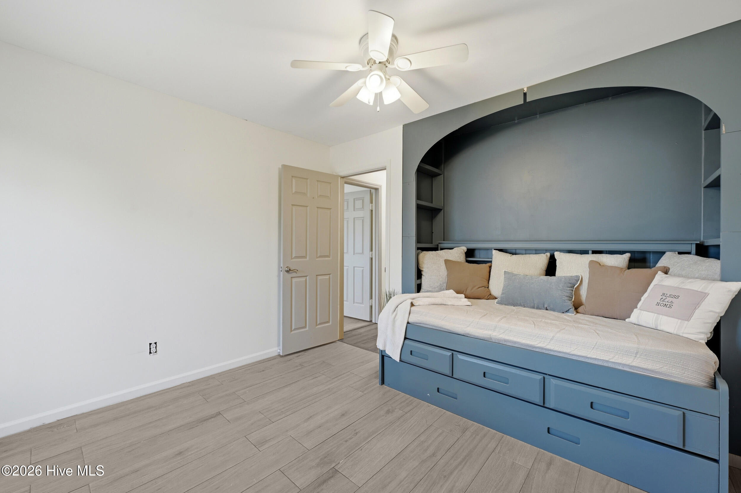 100559678 | Photo 25