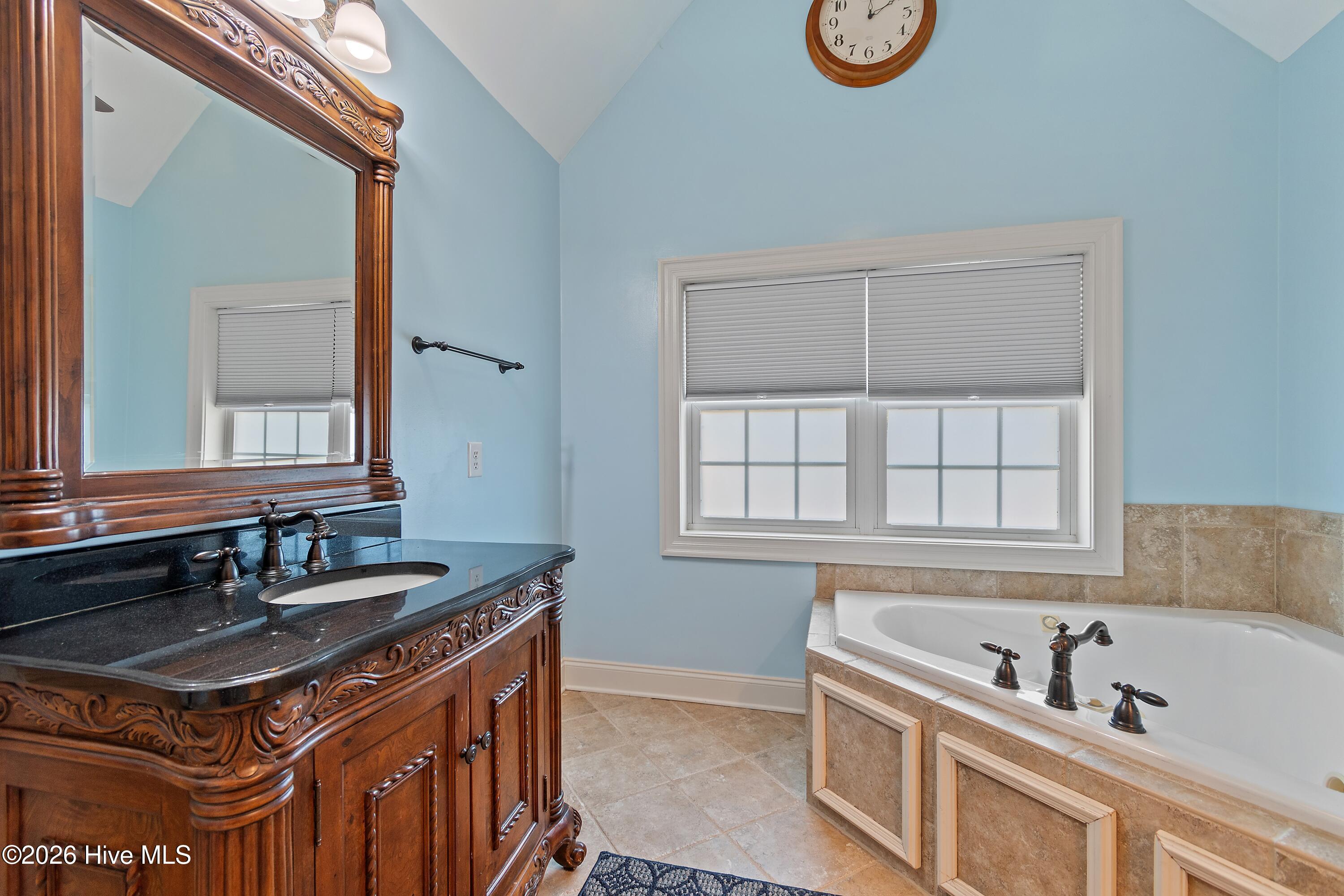 100559303 | Photo 51