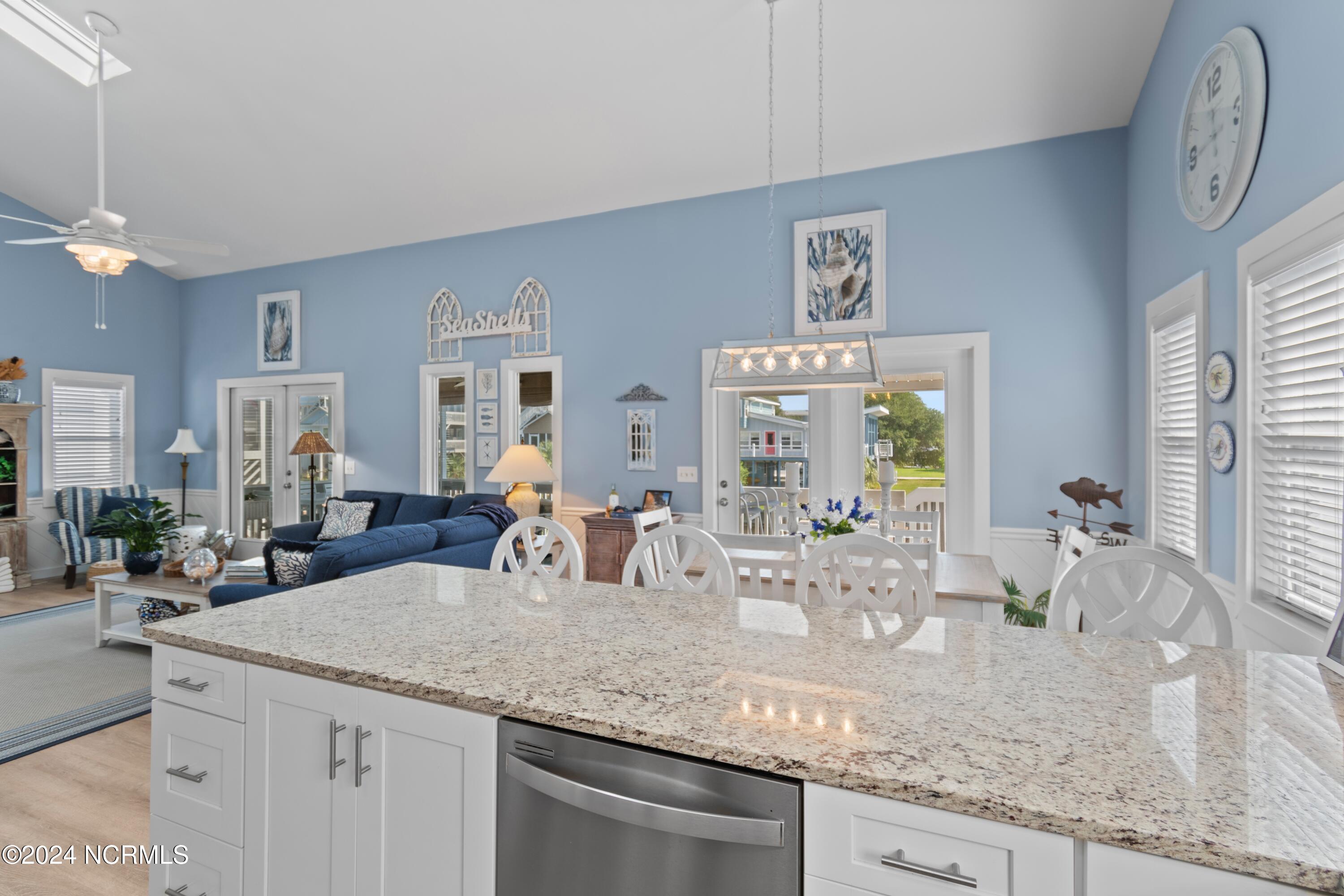 100566016 | Photo 17