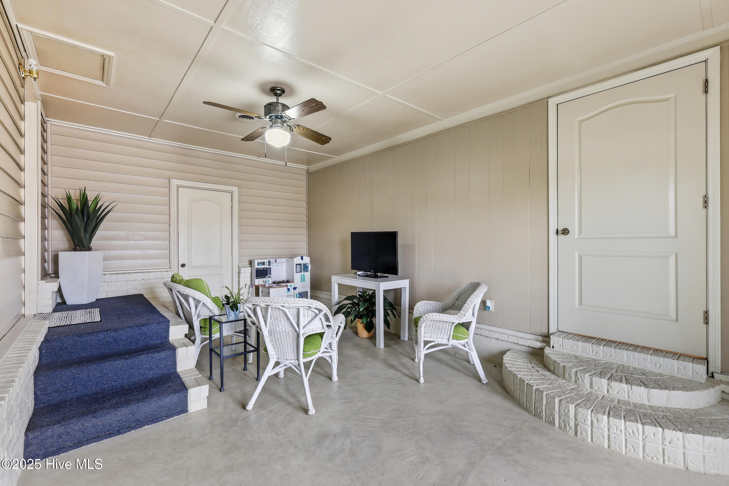 100536574 | Photo 24