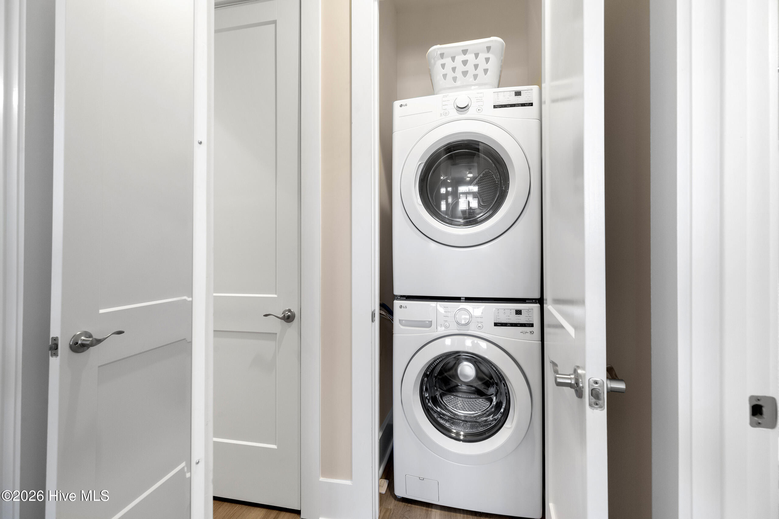 100561954 | Photo 21