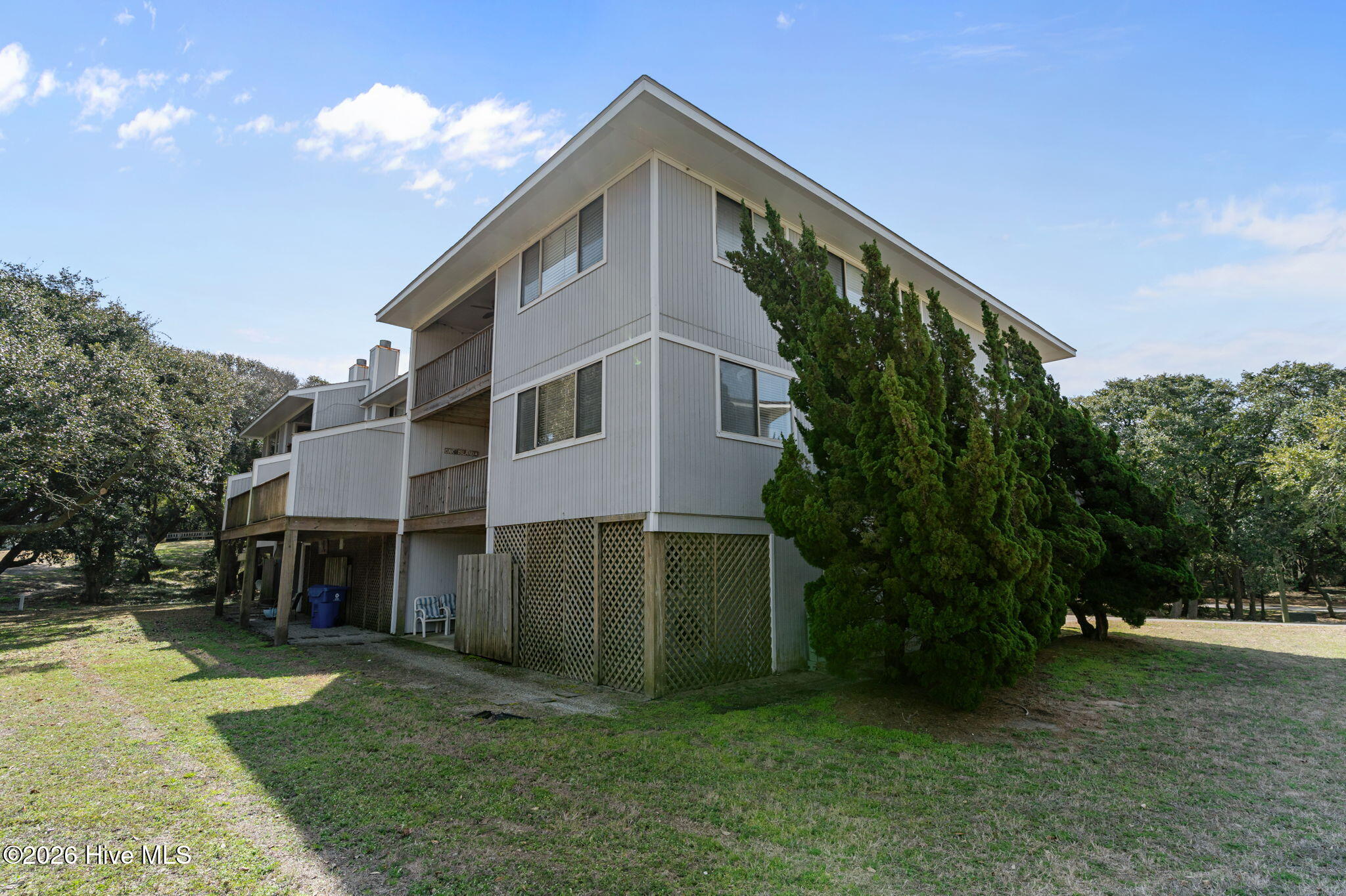 100558305 | Photo 44