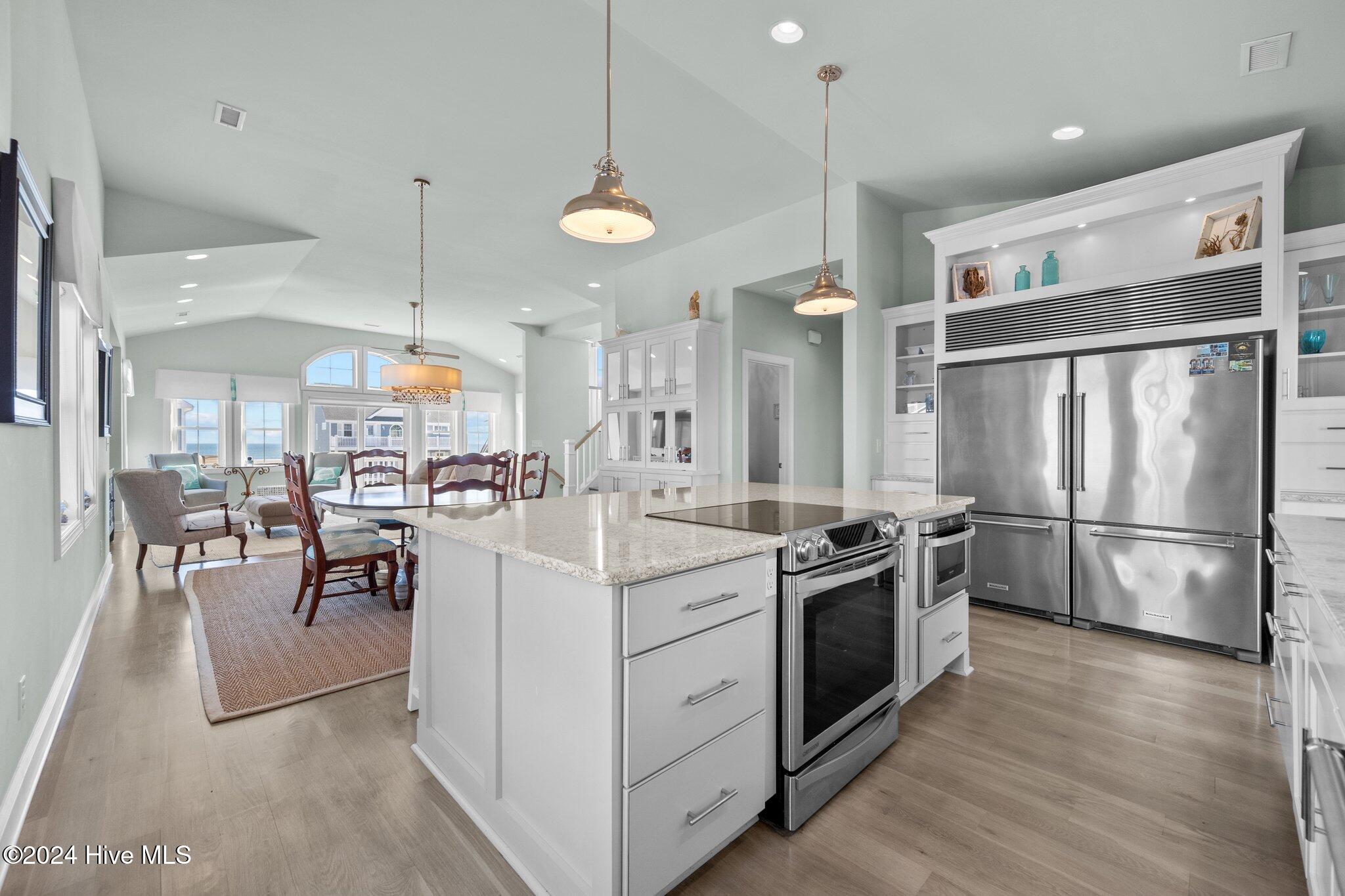 100474737 | Photo 12