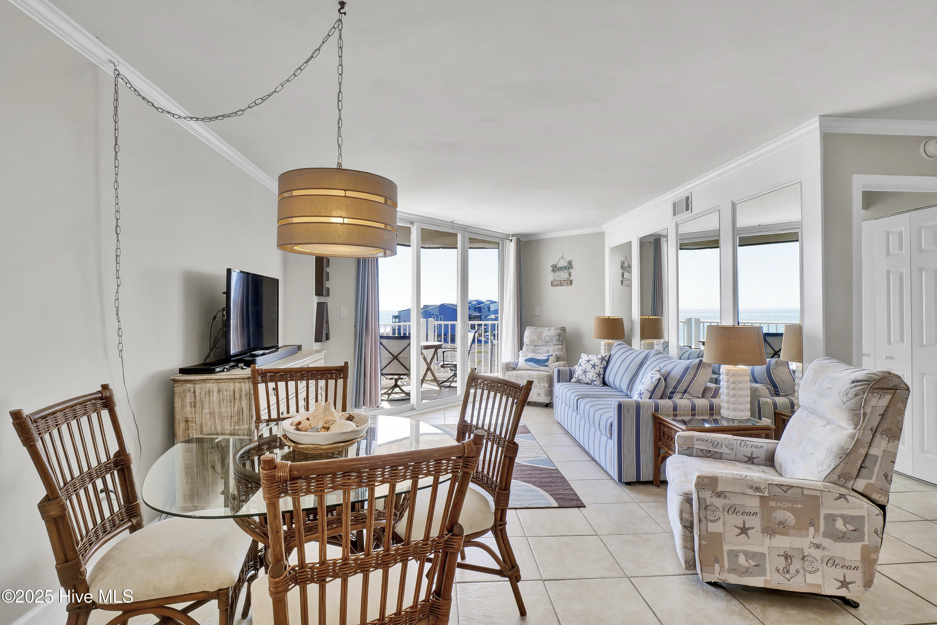 100540763 | Photo 10