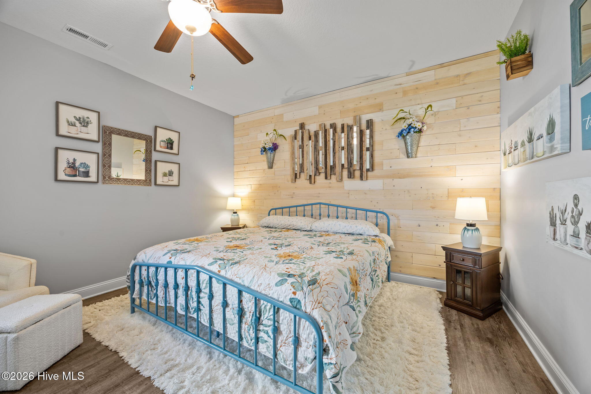 100563665 | Photo 32