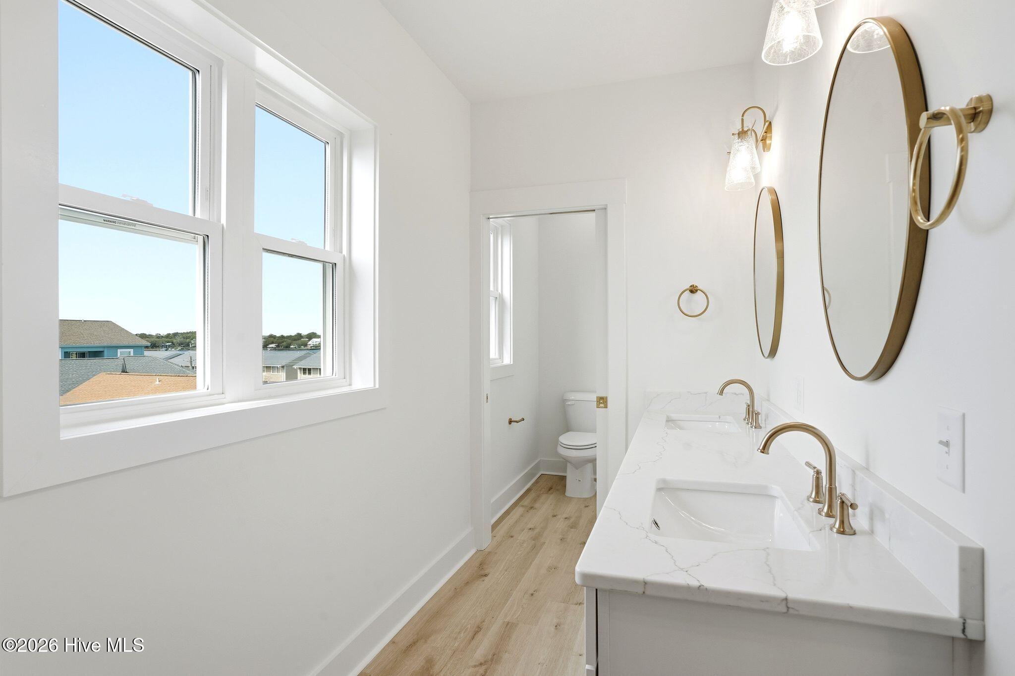 100561284 | Photo 82