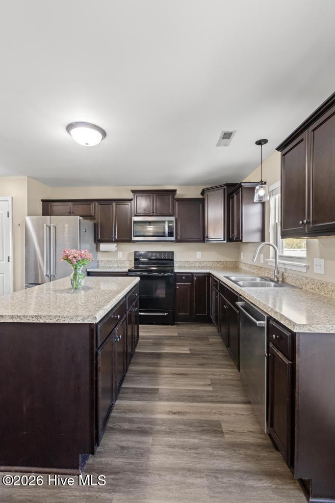 100561745 | Photo 12