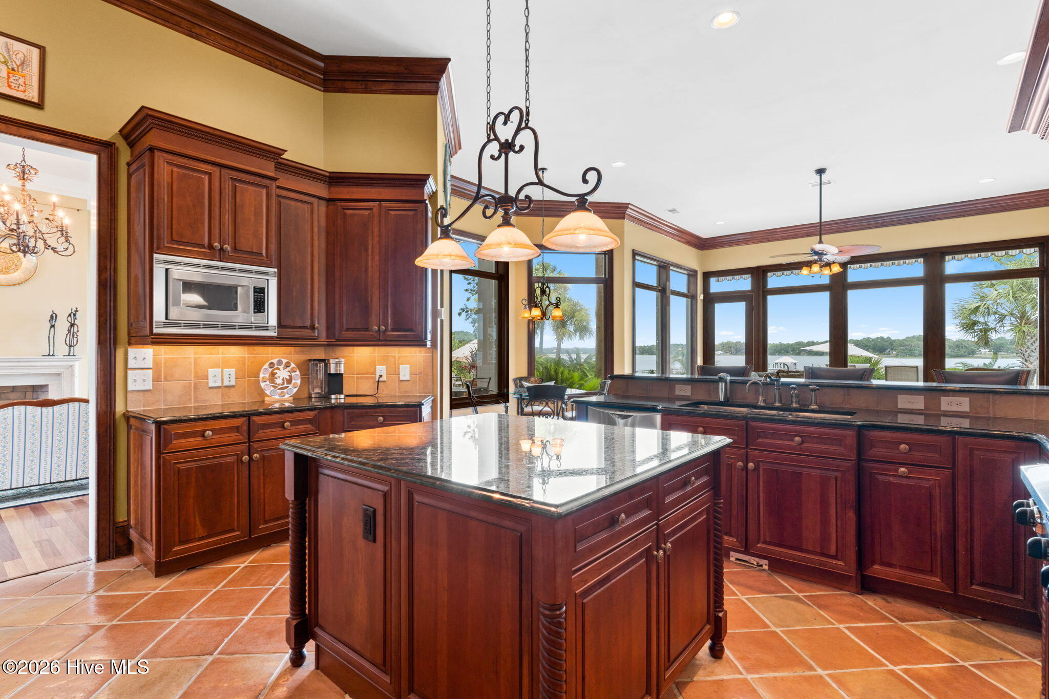 100554709 | Photo 15