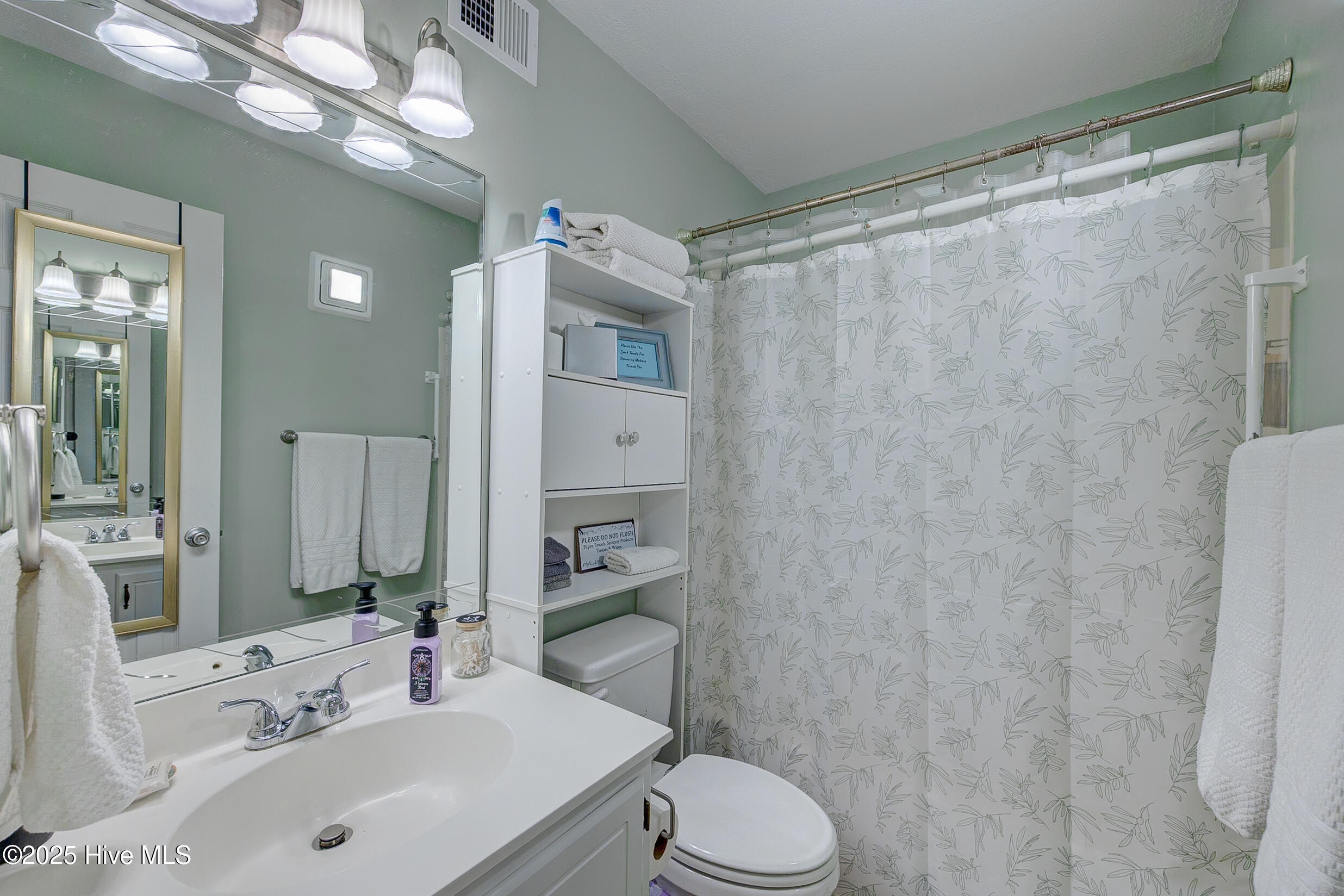 100535868 | Photo 30