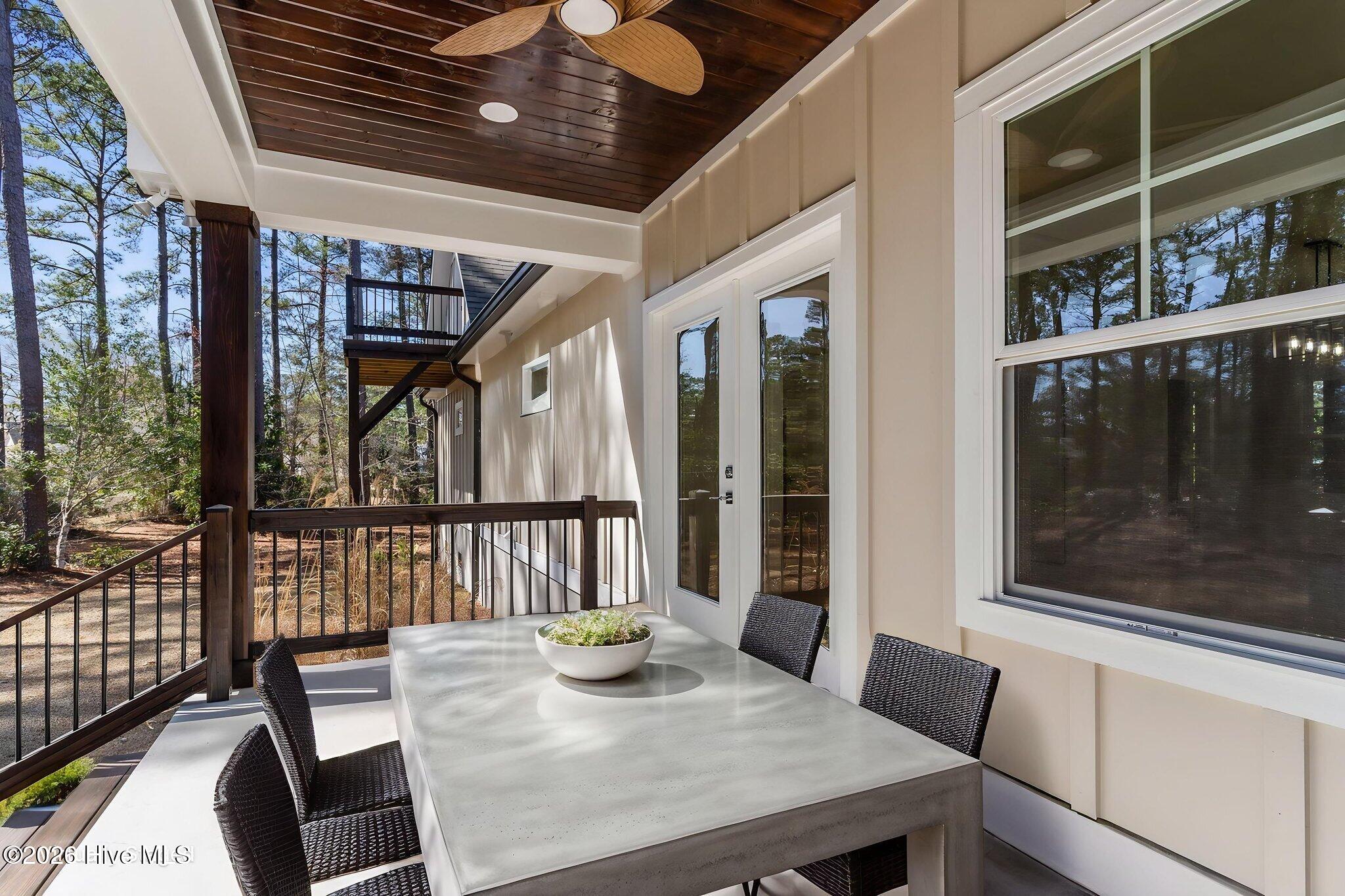 100559220 | Photo 29