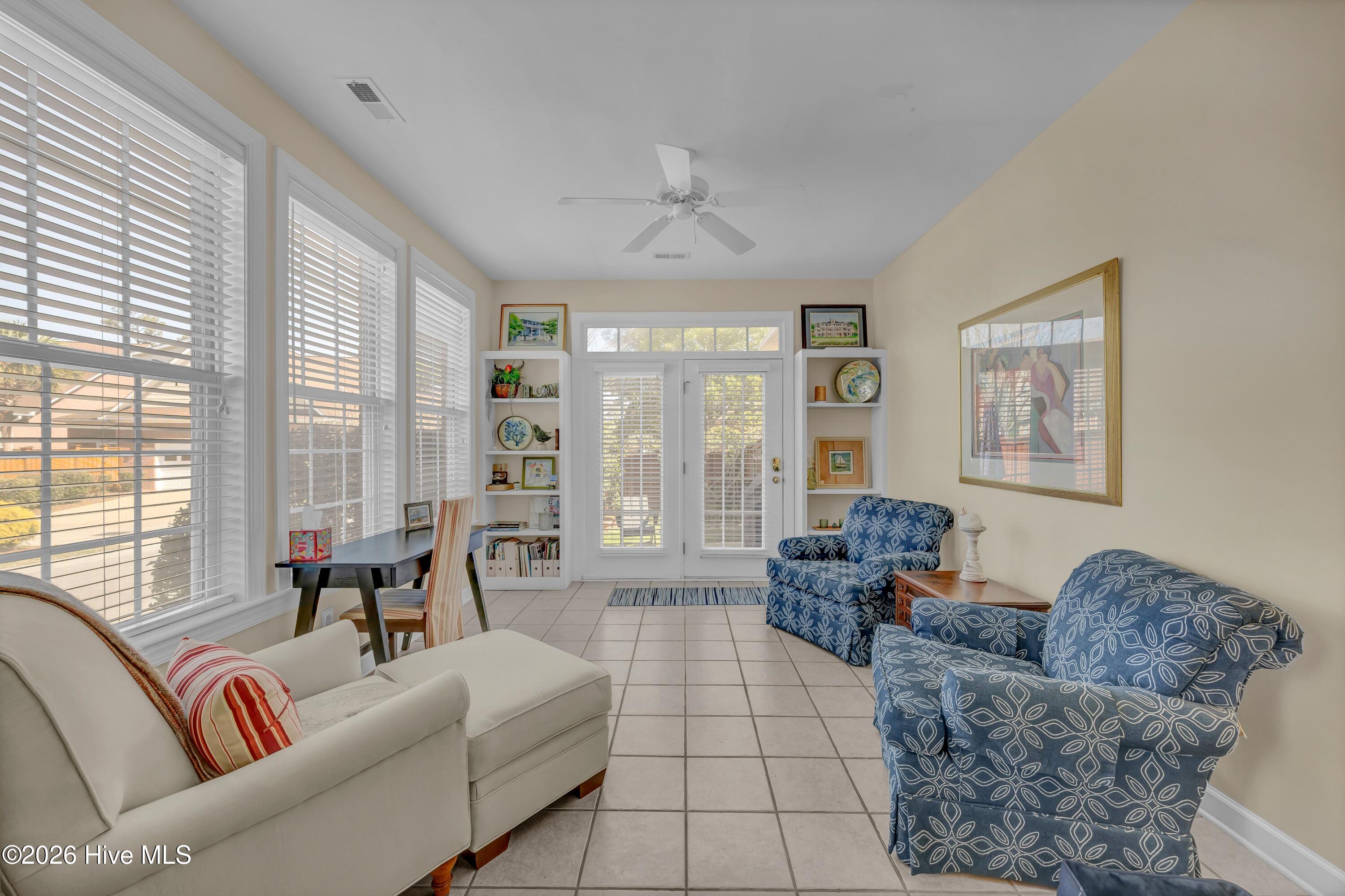 100561367 | Photo 13