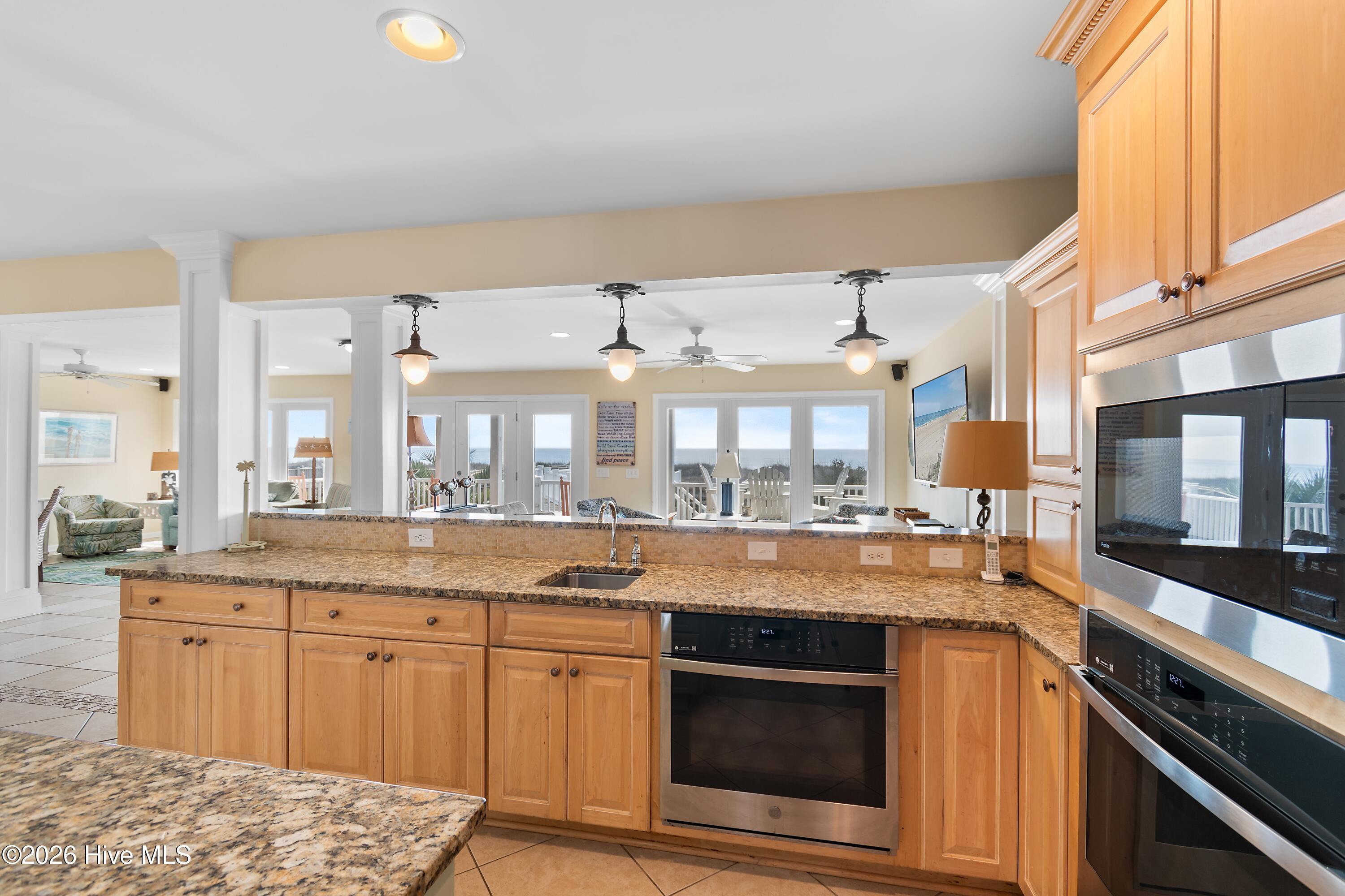 100548422 | Photo 13