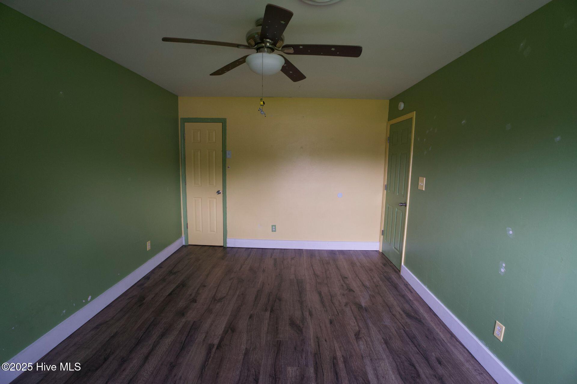 100527743 | Photo 10