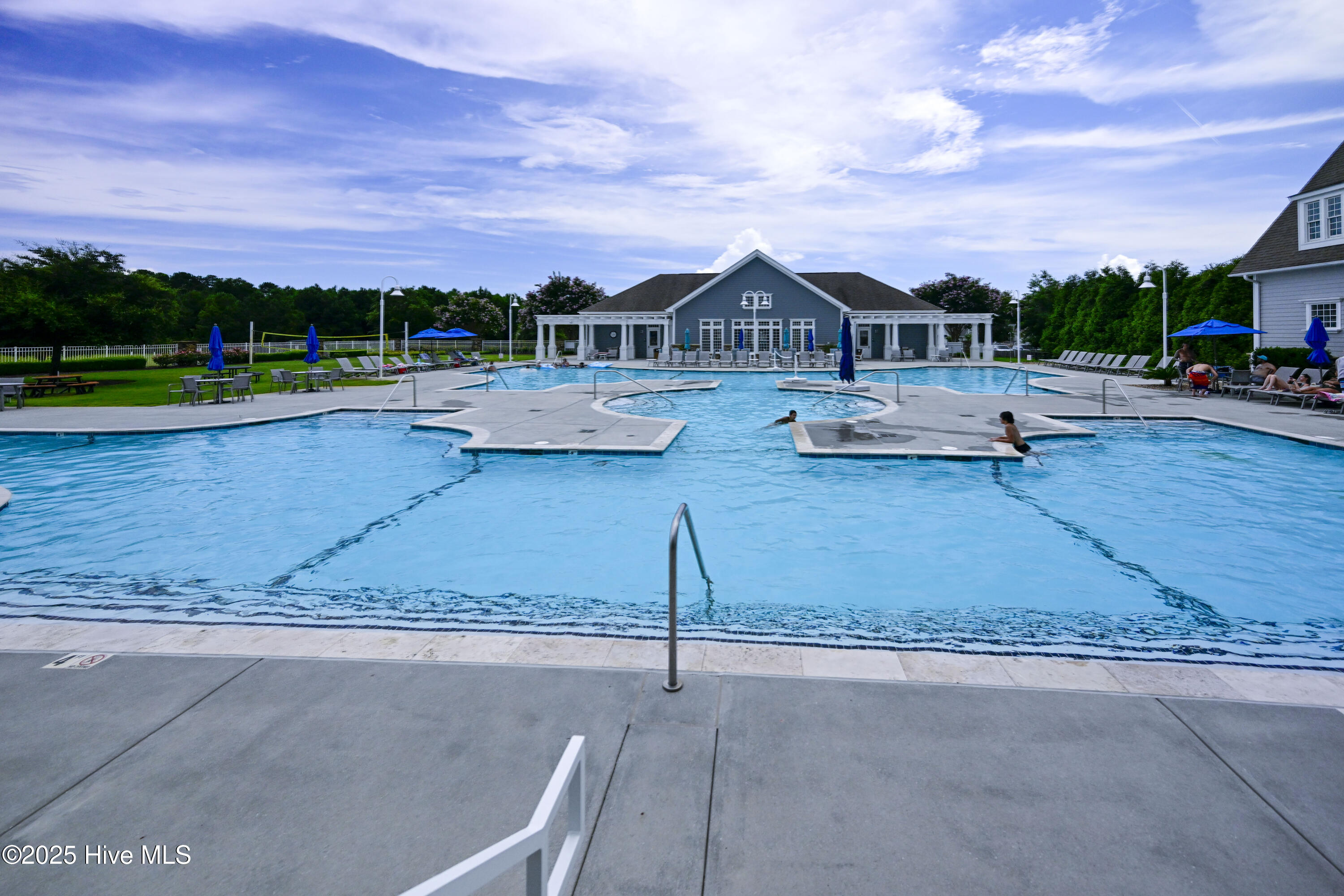 100523770 | Photo 58