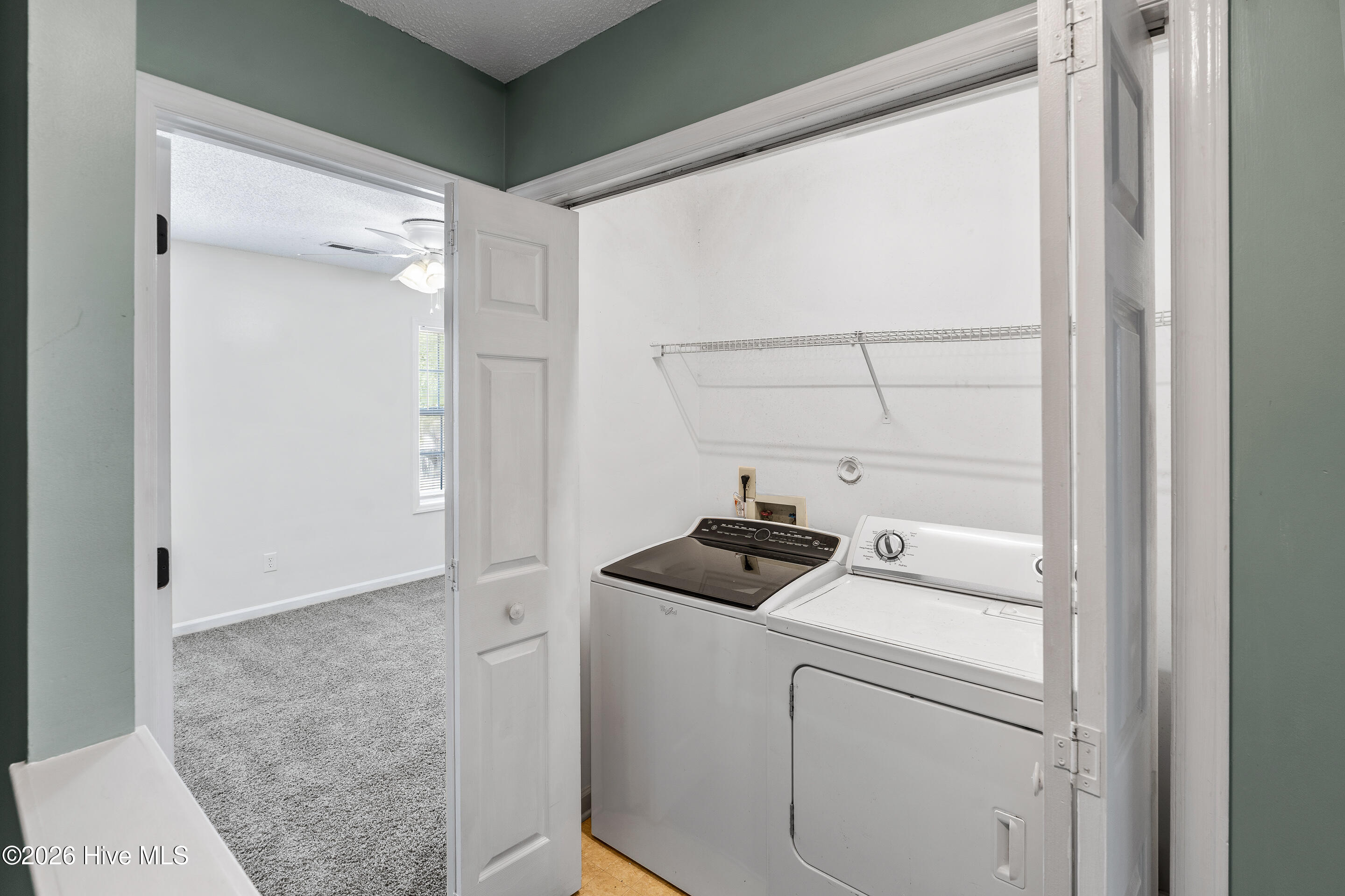 100561086 | Photo 18