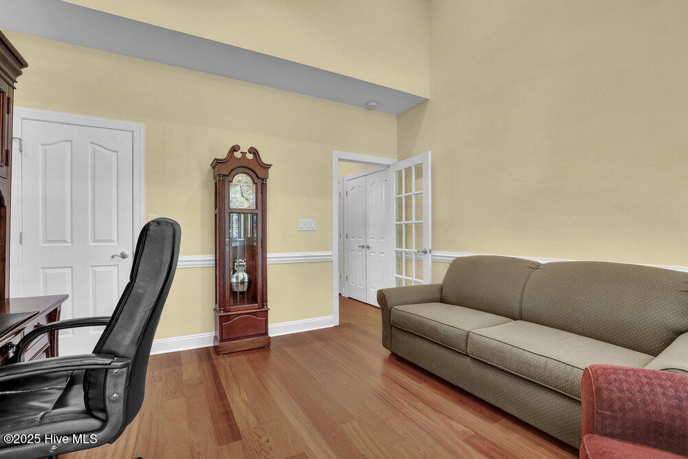 100513085 | Photo 27