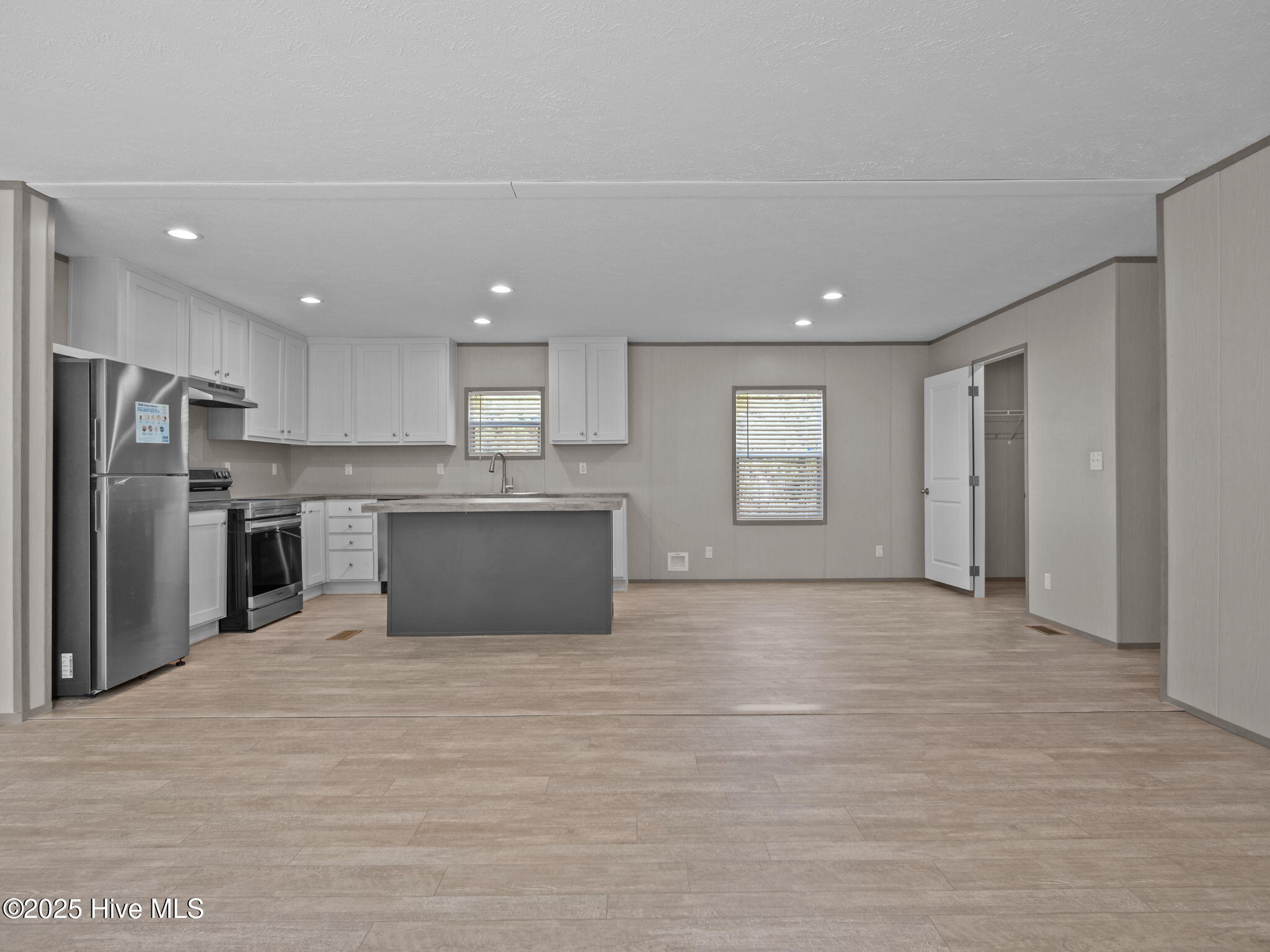 100541936 | Photo 30