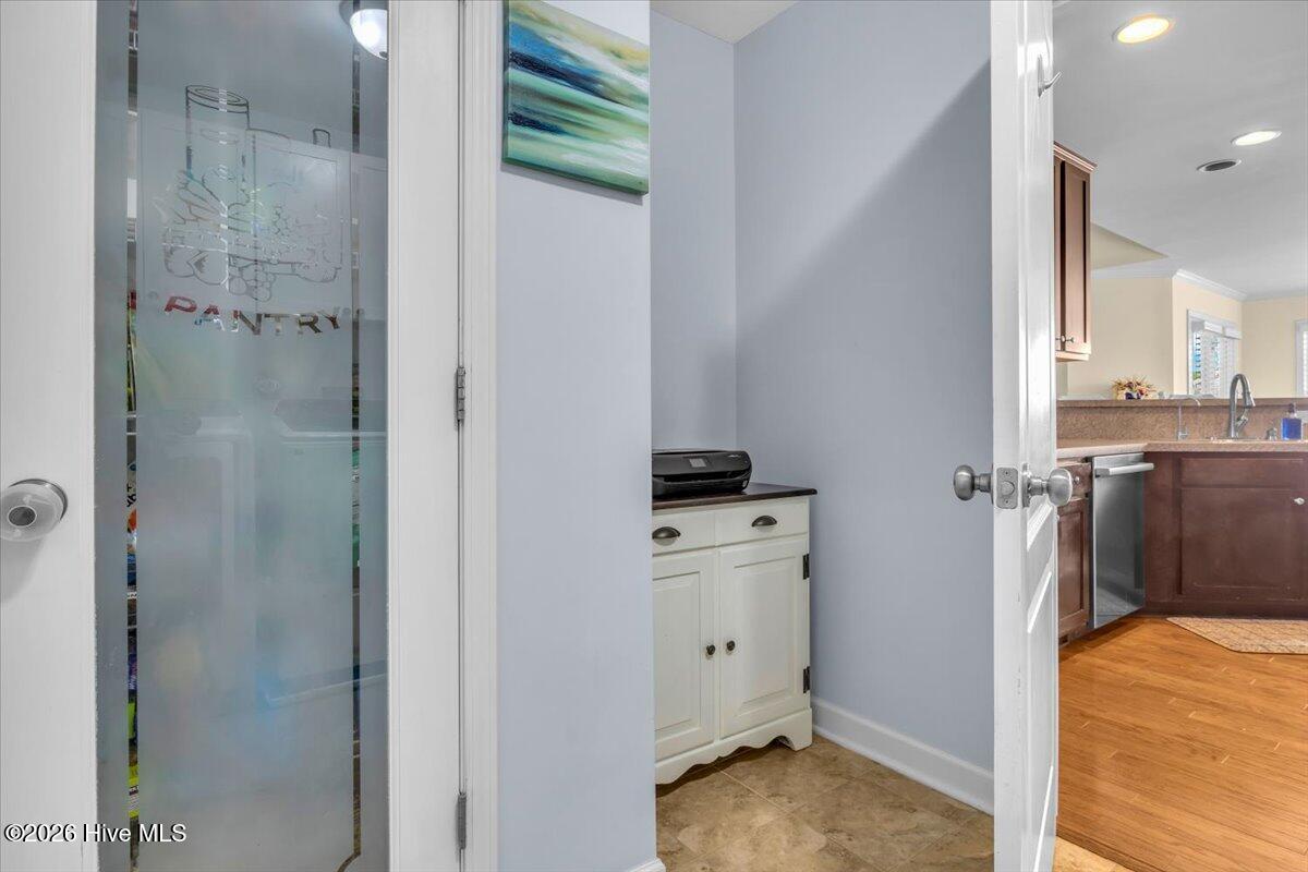 100567099 | Photo 40