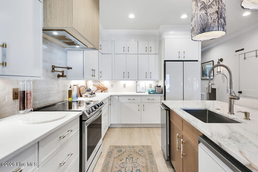 100549041 | Photo 18