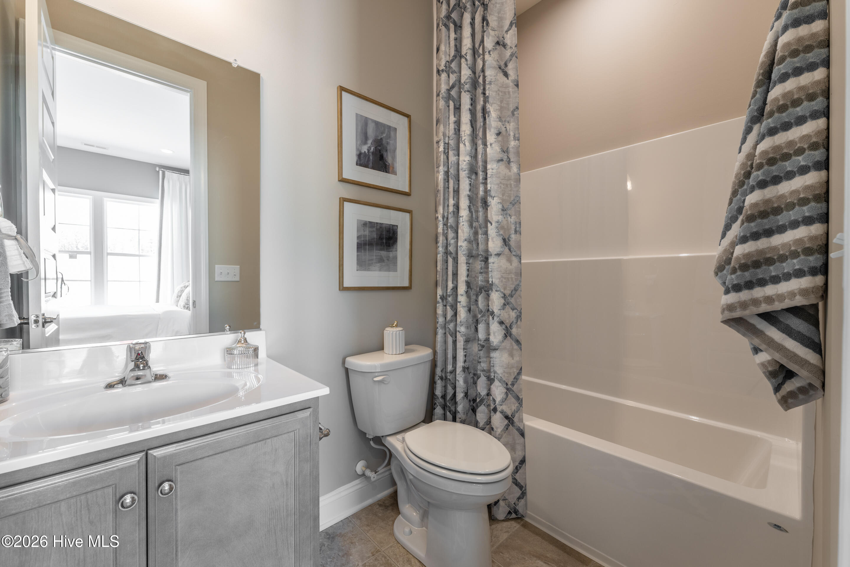 100568461 | Photo 23