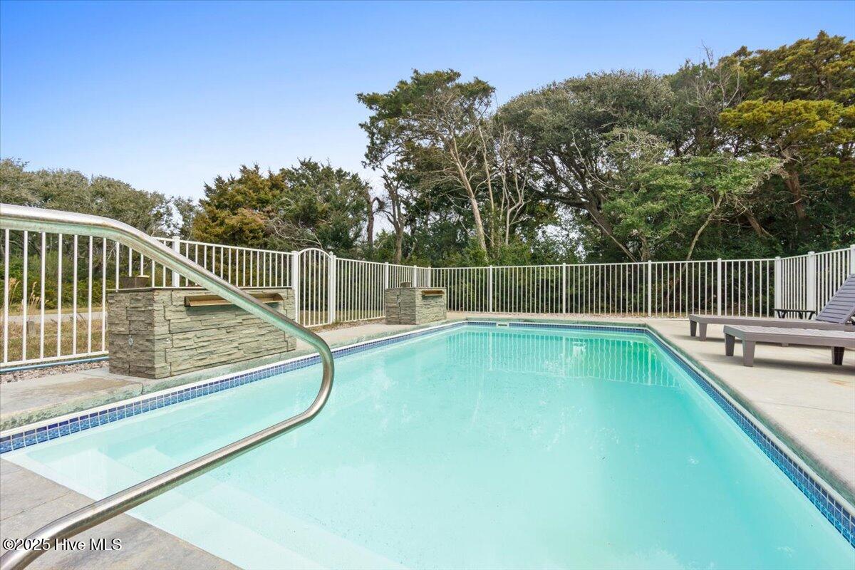 100493245 | Photo 33