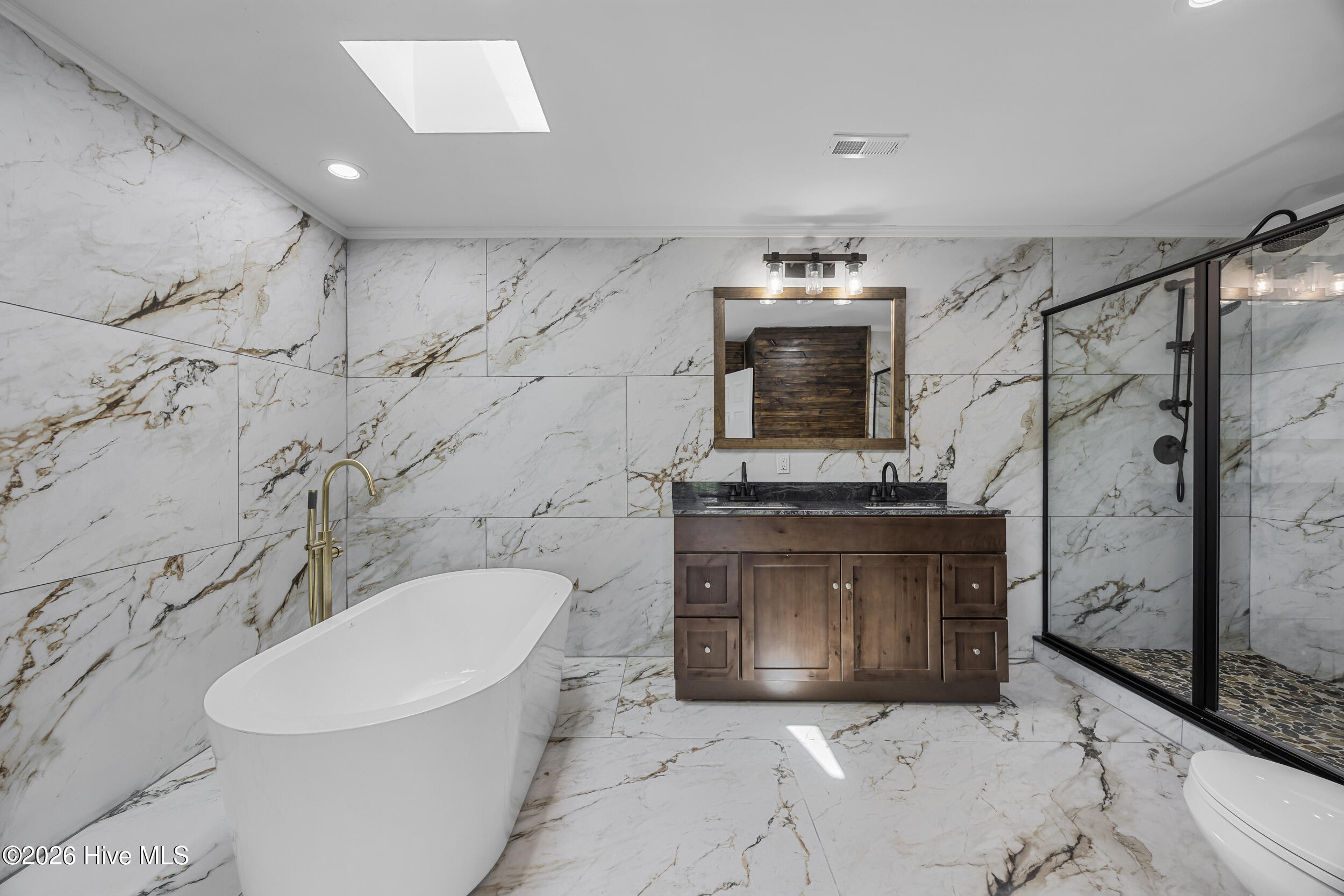 100568945 | Photo 37