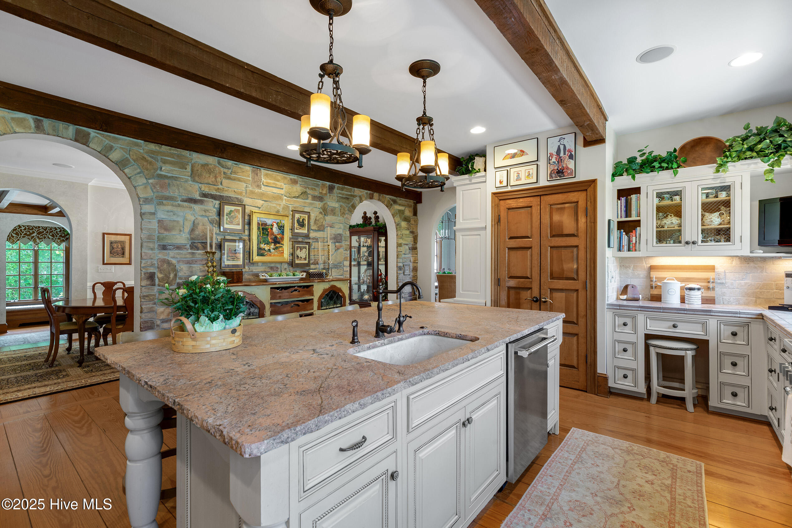 100560338 | Photo 38